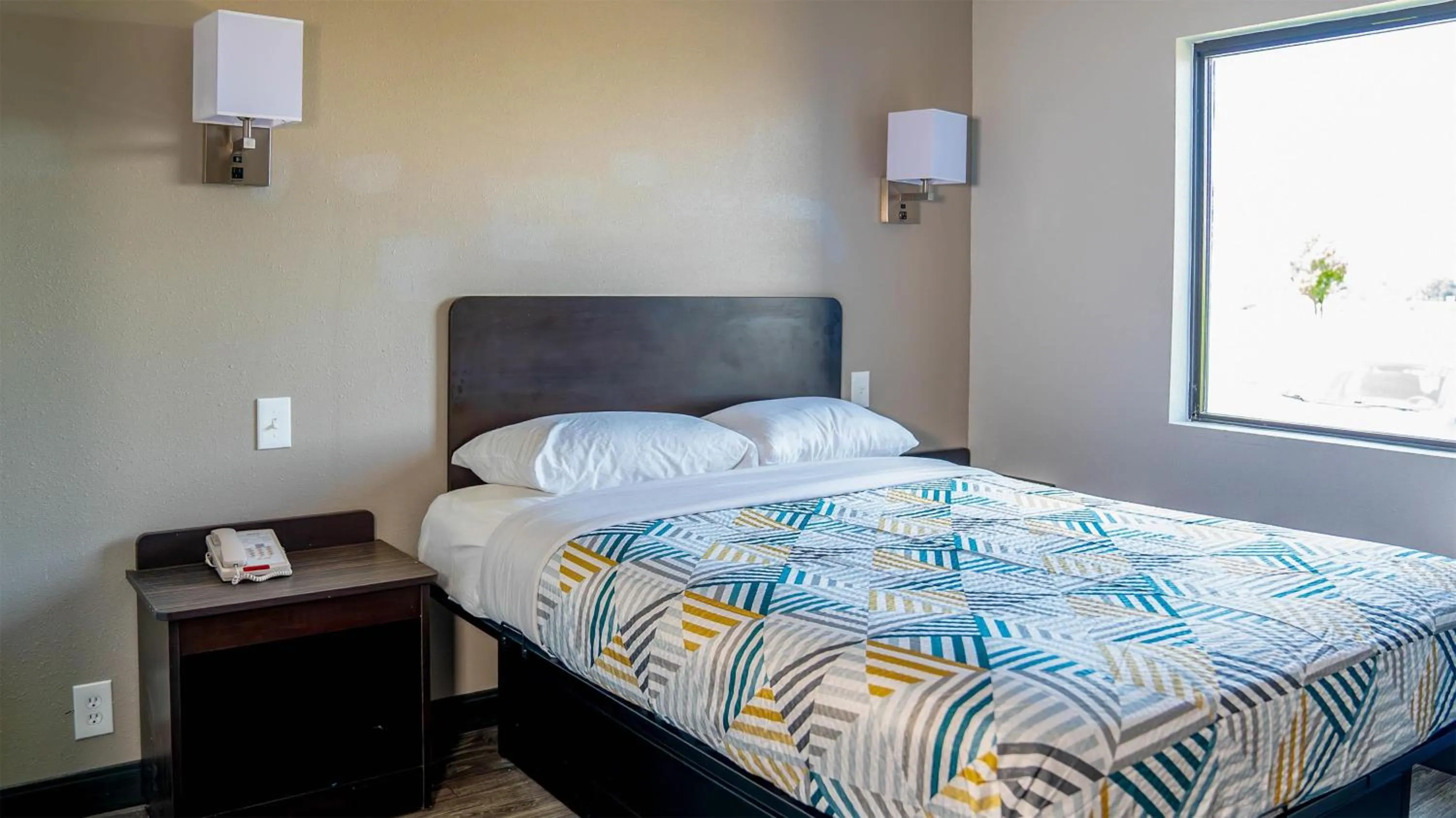 Double Room - single occupancy - Disability Access - Non-Smoking in Motel 6-Caseyville, IL - Caseyville Il