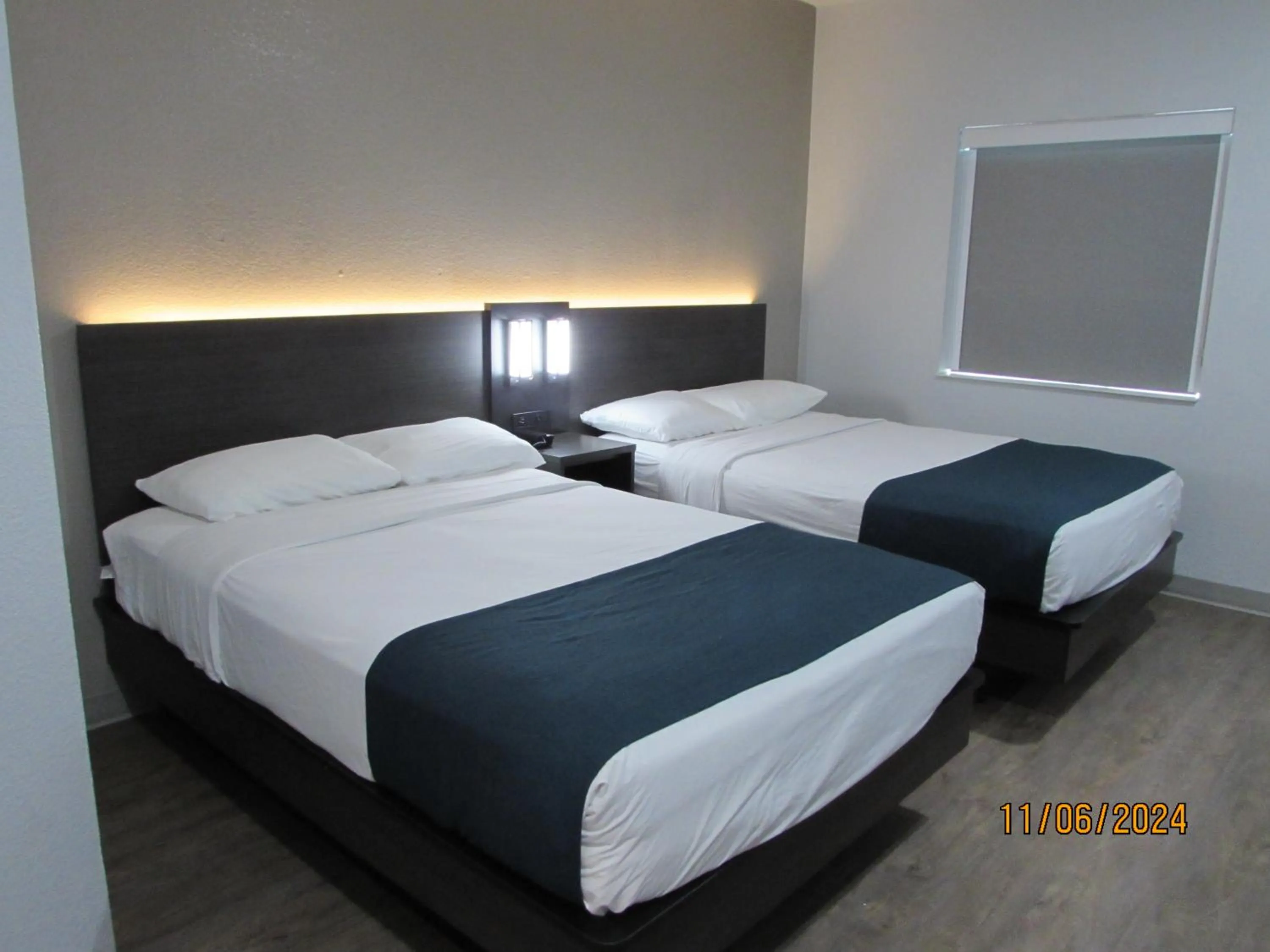 Quadruple Room - single occupancy in Motel 6-West Des Moines, IA