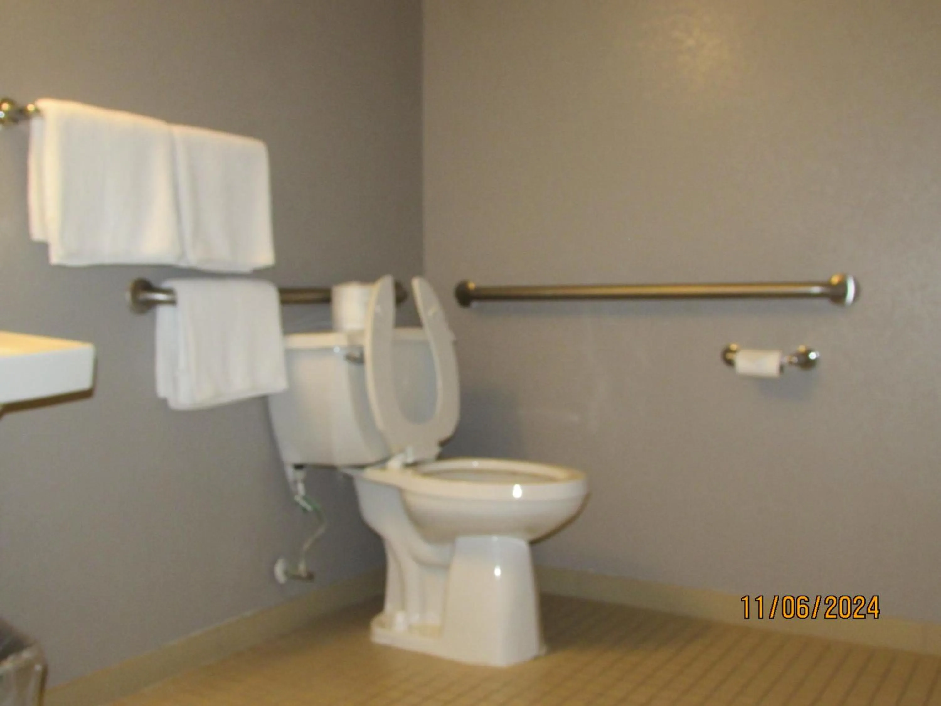 Double Room - single occupancy - Disability Access in Motel 6-West Des Moines, IA
