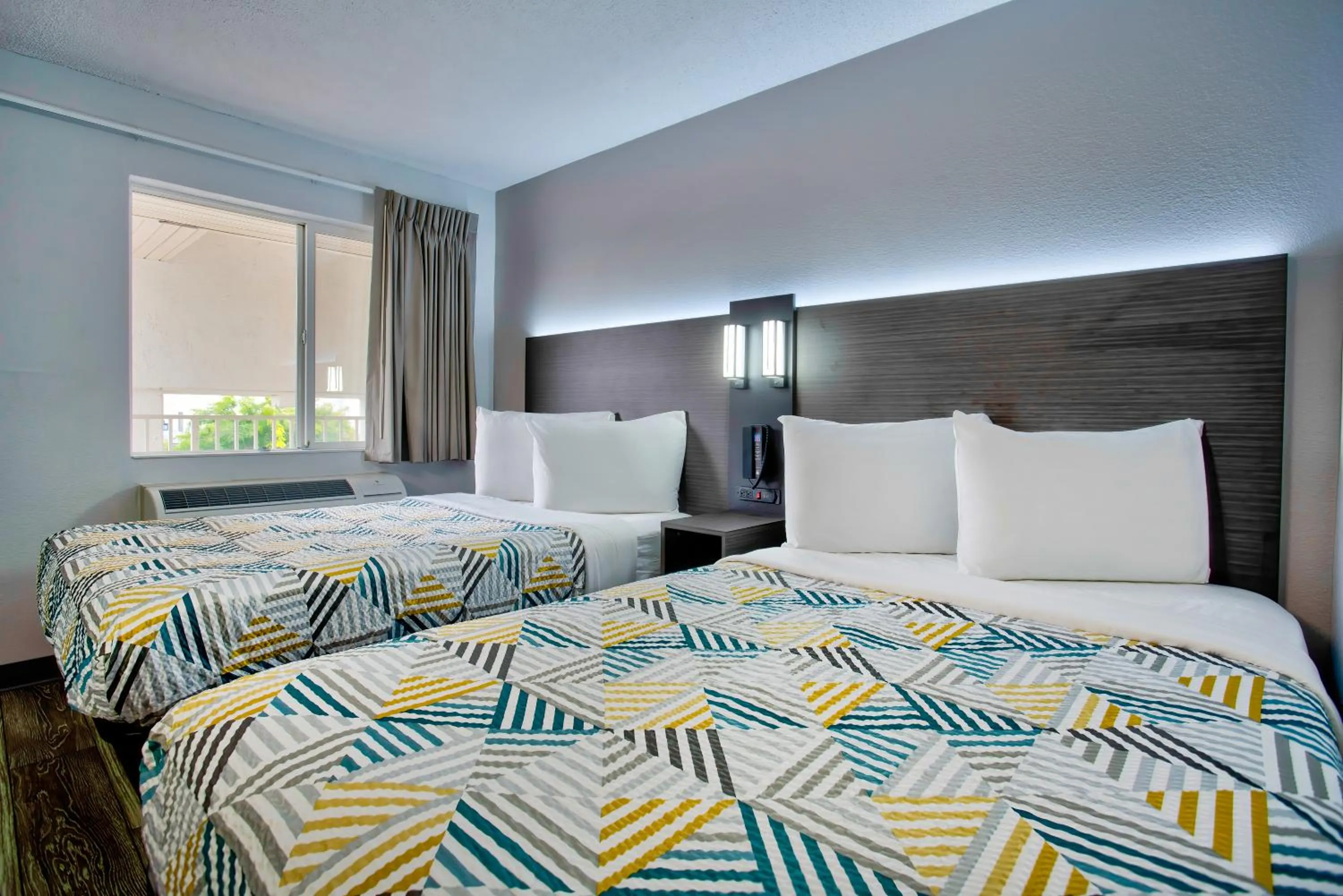 Deluxe Quadruple Room in Motel 6-Richland, WA - Kennewick