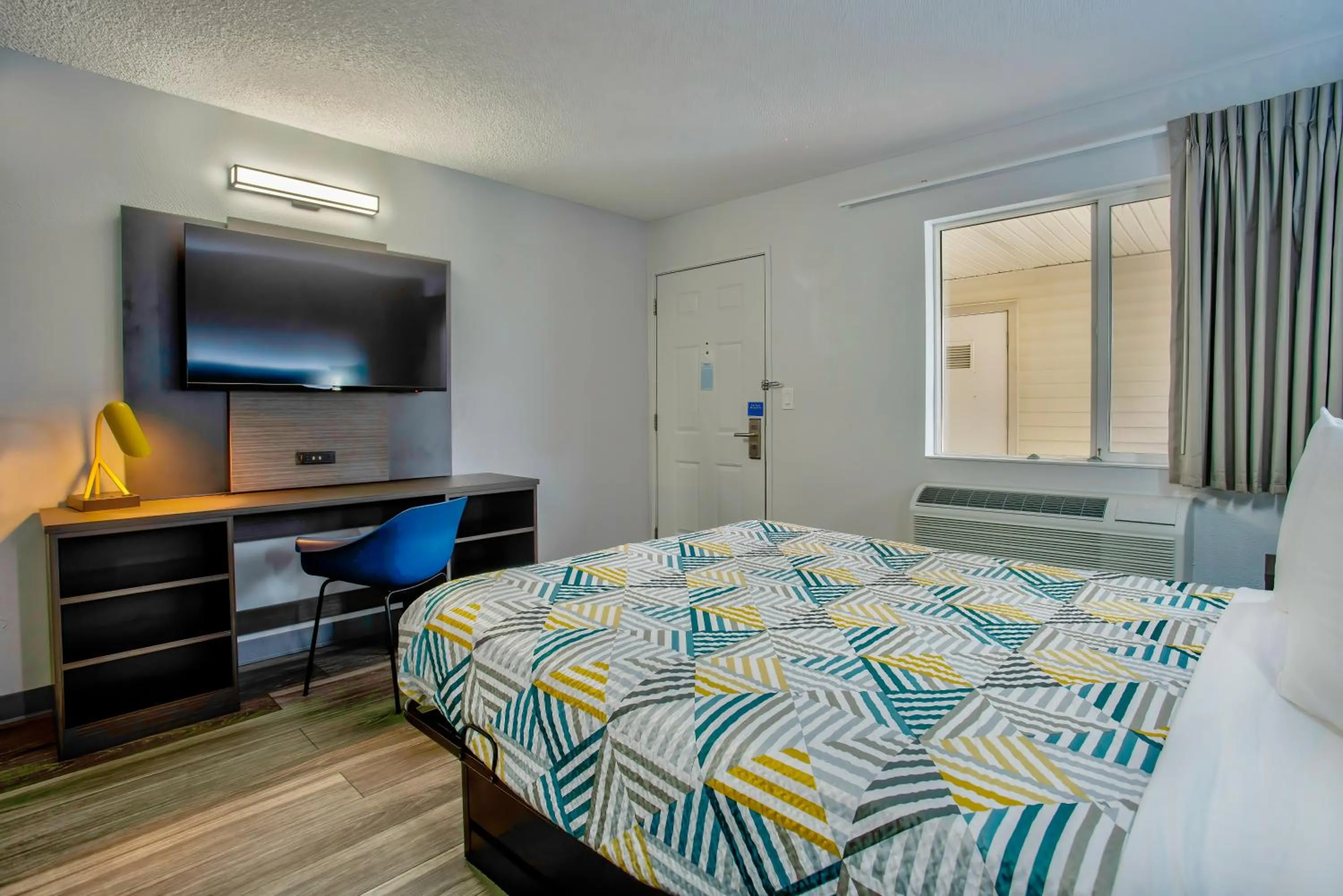 Queen Room in Motel 6-Richland, WA - Kennewick