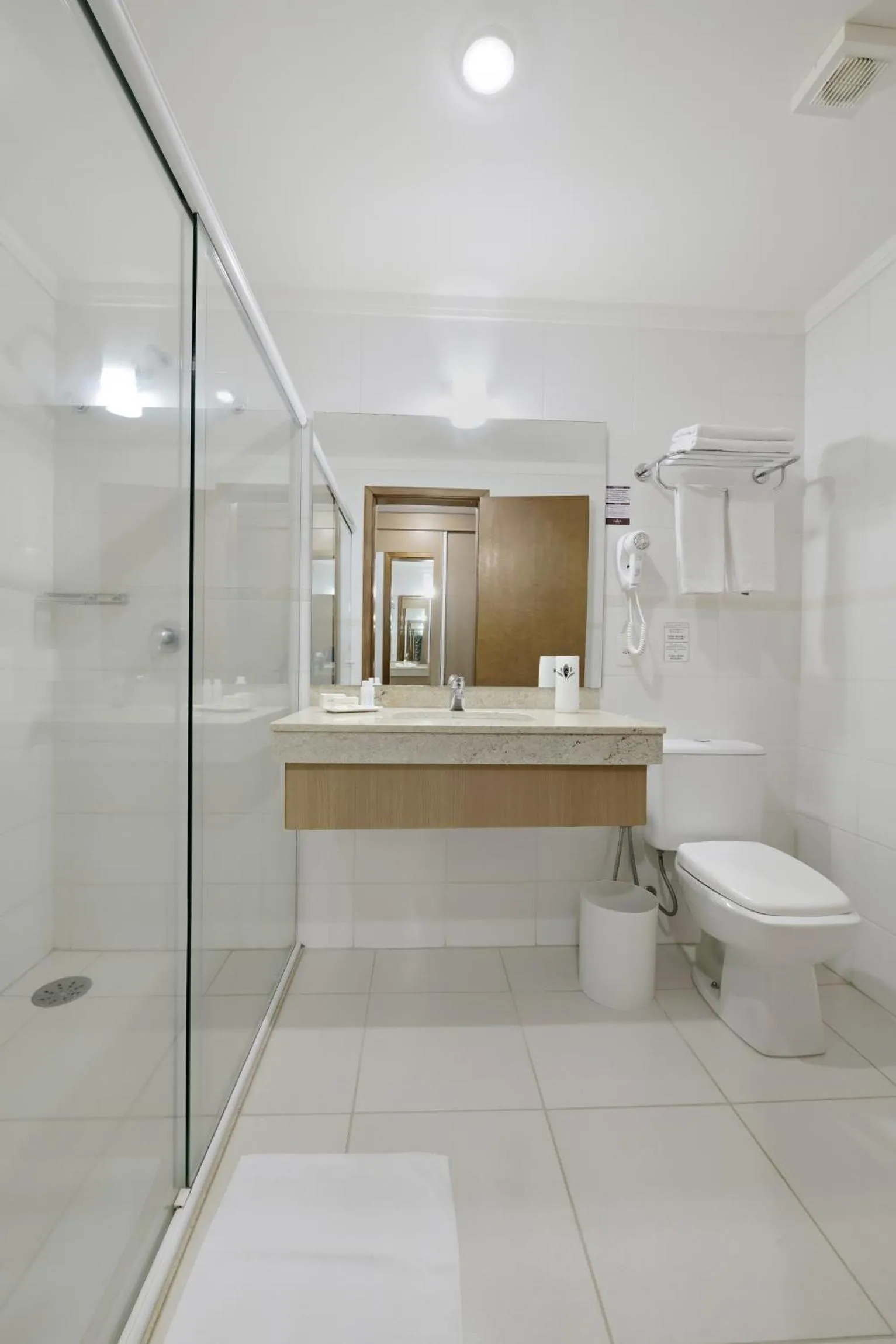 Luxury Twin Room - single occupancy in Garden Hotel