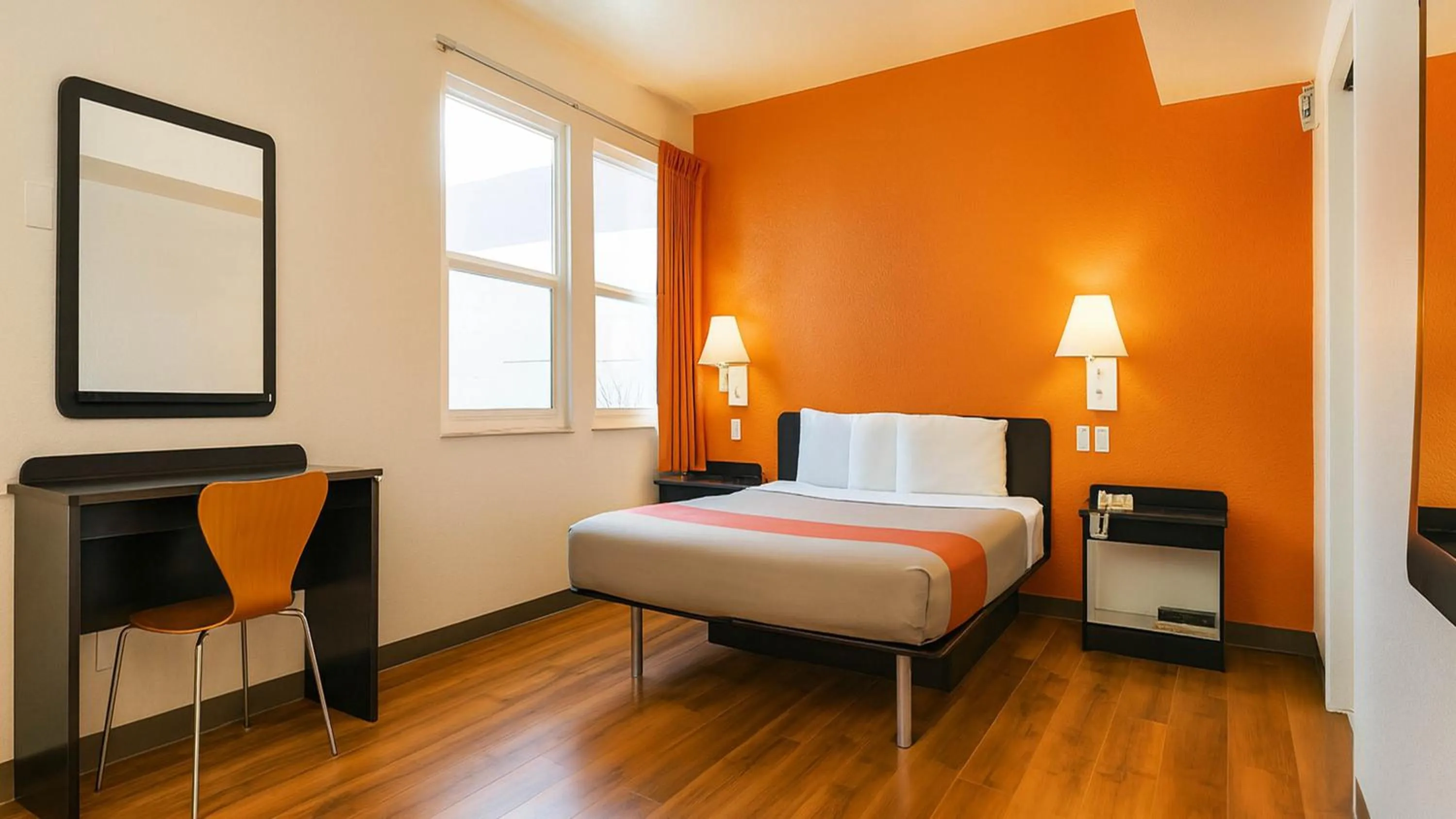 Queen Room - Disability Access in Motel 6-San Diego, CA - Downtown