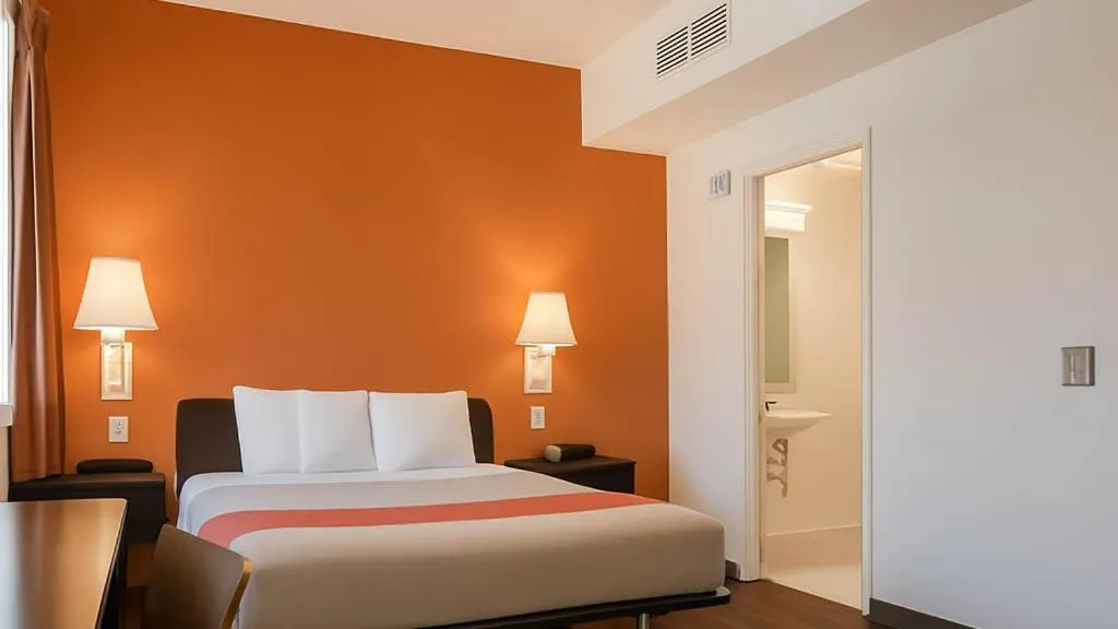 Queen Room in Motel 6-San Diego, CA - Downtown