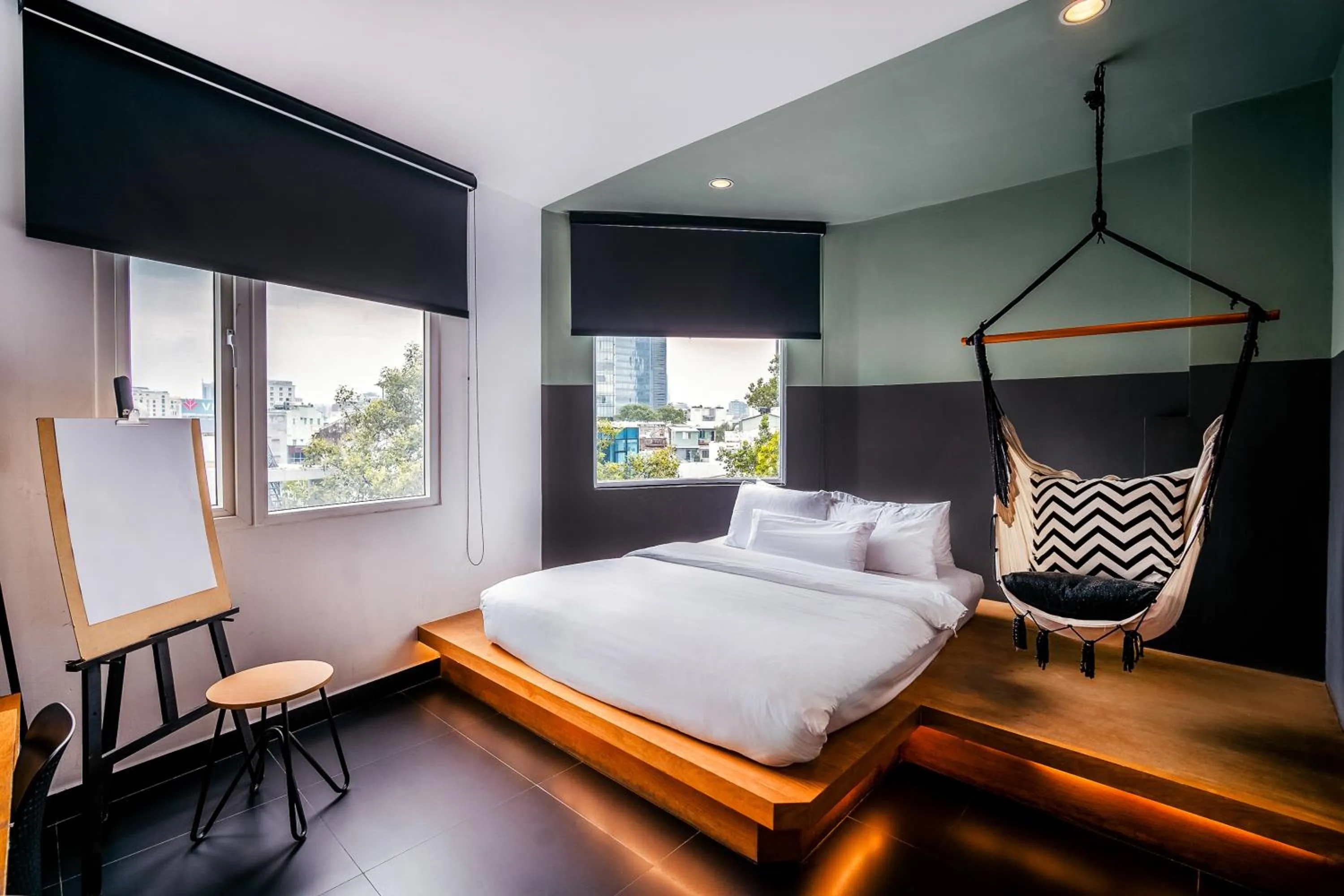 COZY DOUBLE NEST - FREE LAUNDRY, MINIBAR in The Hammock Hotel Fine Arts Museum