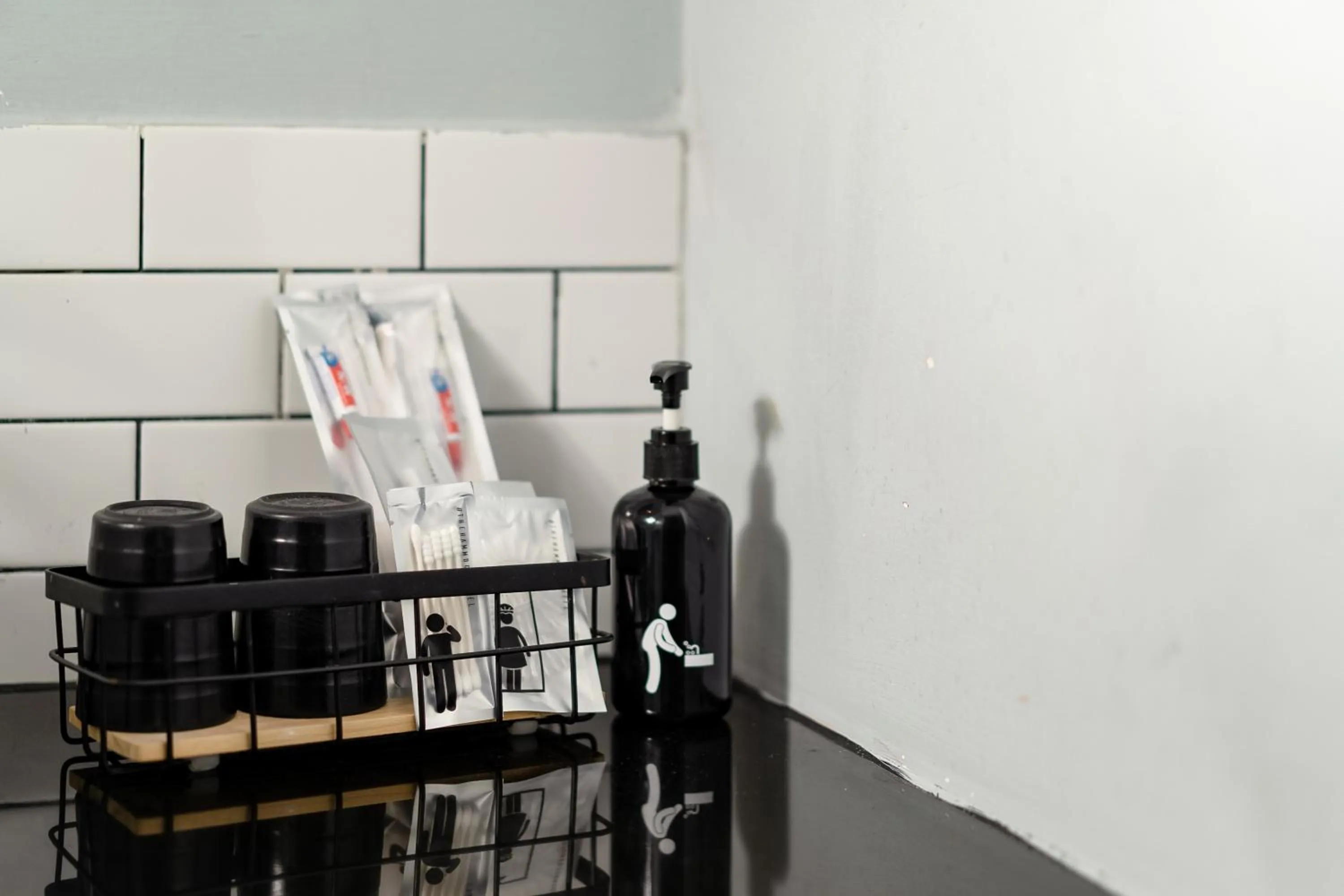 COZY TWIN NEST - FREE LAUNDRY, MINIBAR in The Hammock Hotel Fine Arts Museum