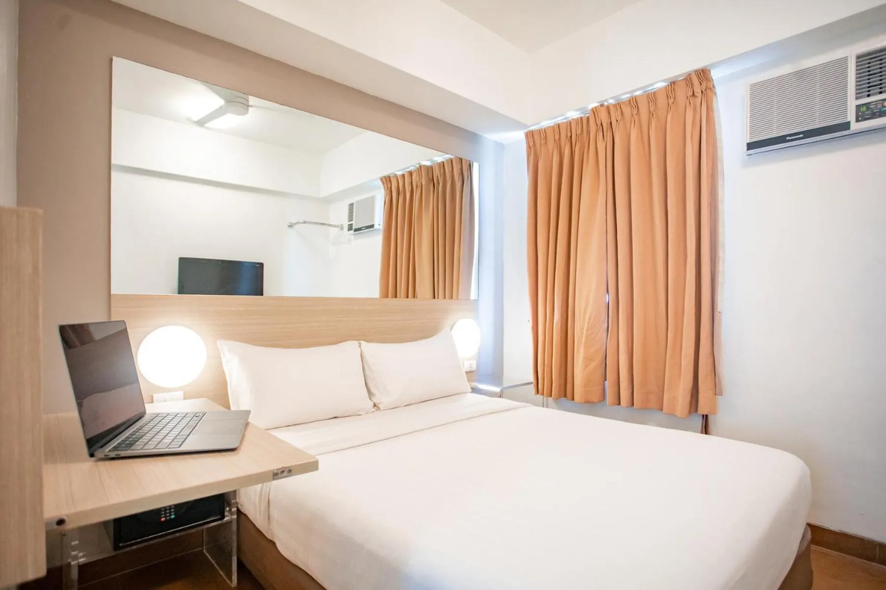 Double Room in Red Planet Clark Angeles City
