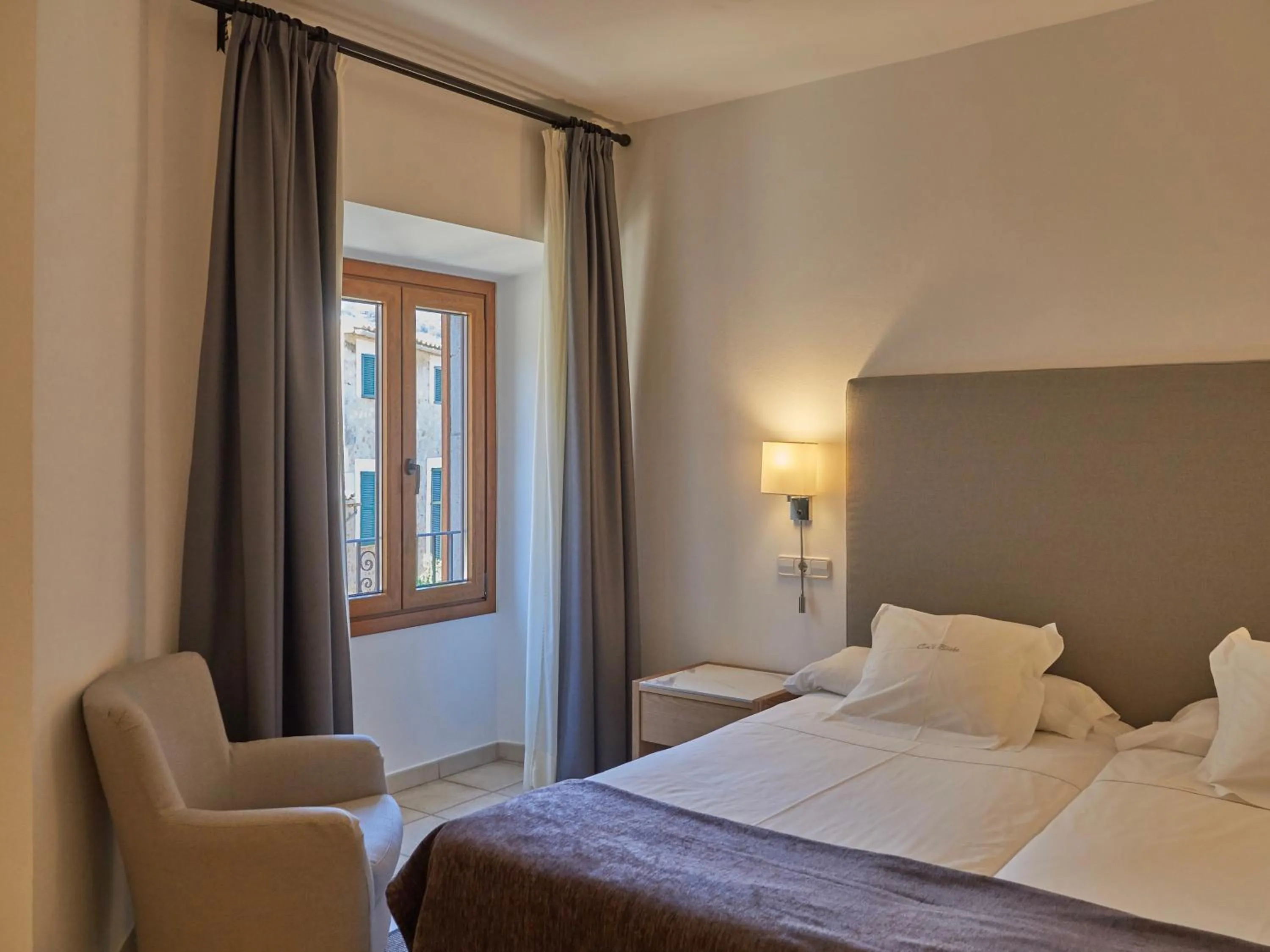 Budget Double or Twin Room without Balcony in Hotel Ca'l Bisbe