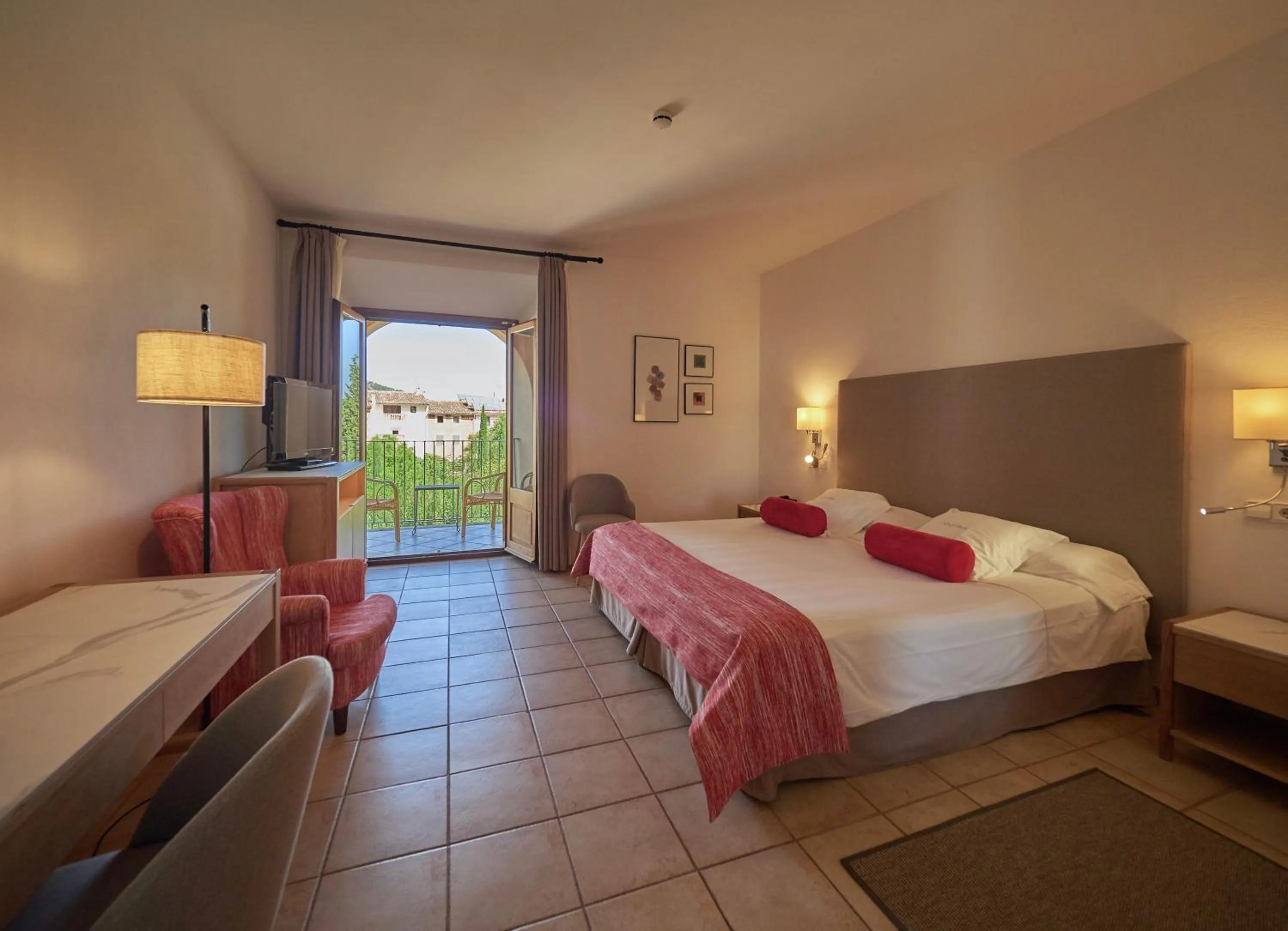 Suite with Balcony in Hotel Ca'l Bisbe