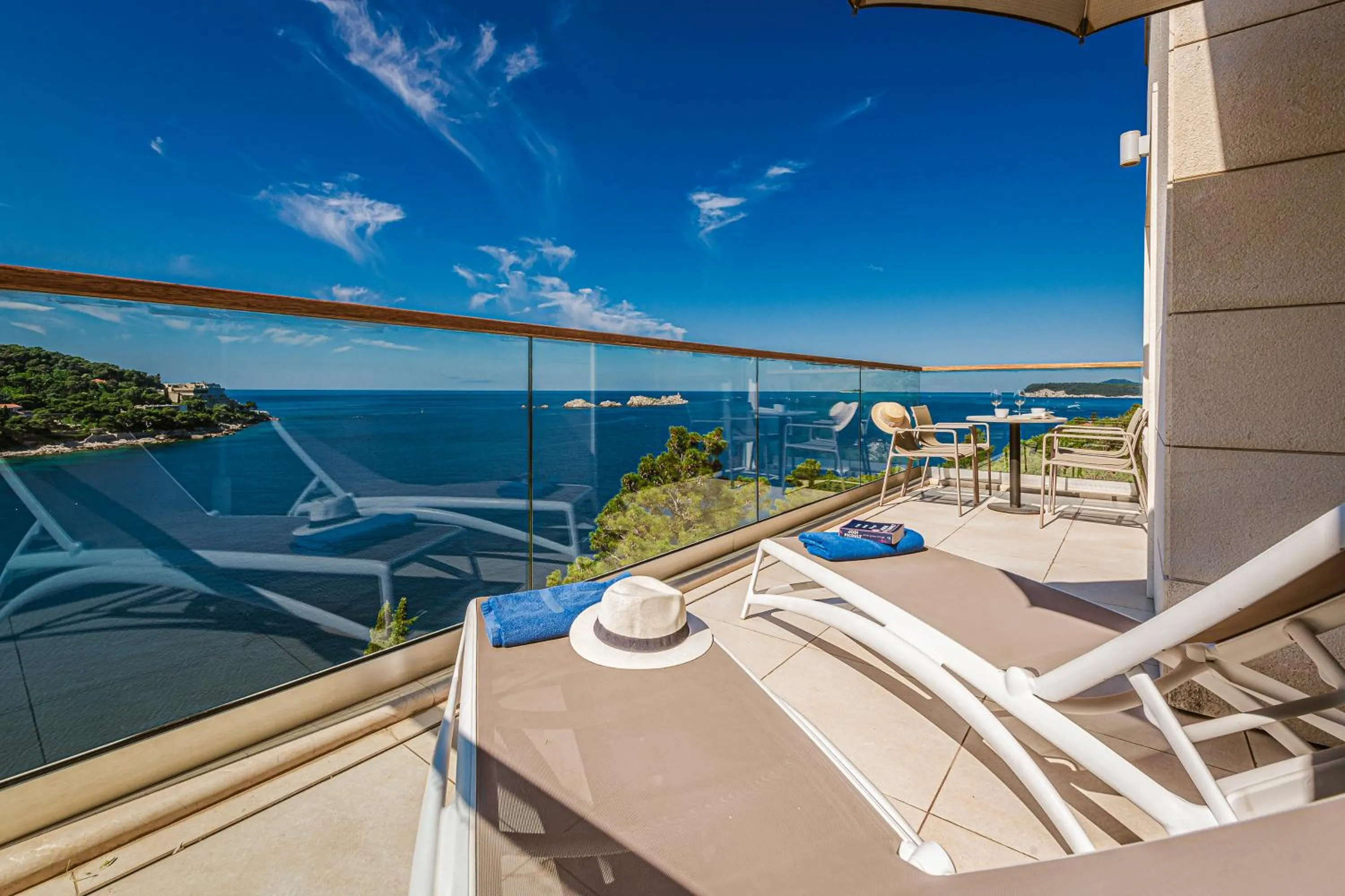 One-Bedroom Apartment with Sea View in Villa Malo More