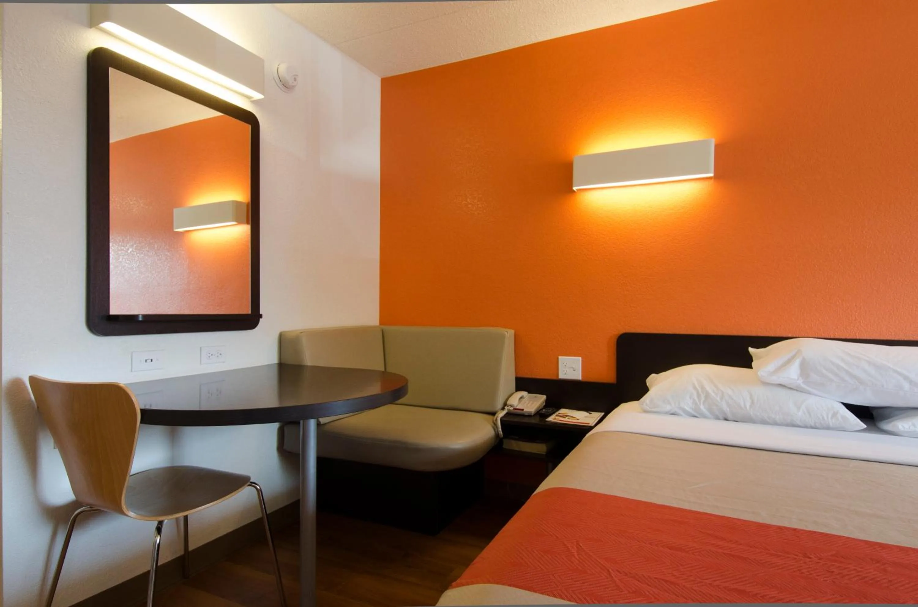 King Room - Smoking  in Motel 6-Gaithersburg, DC - Washington