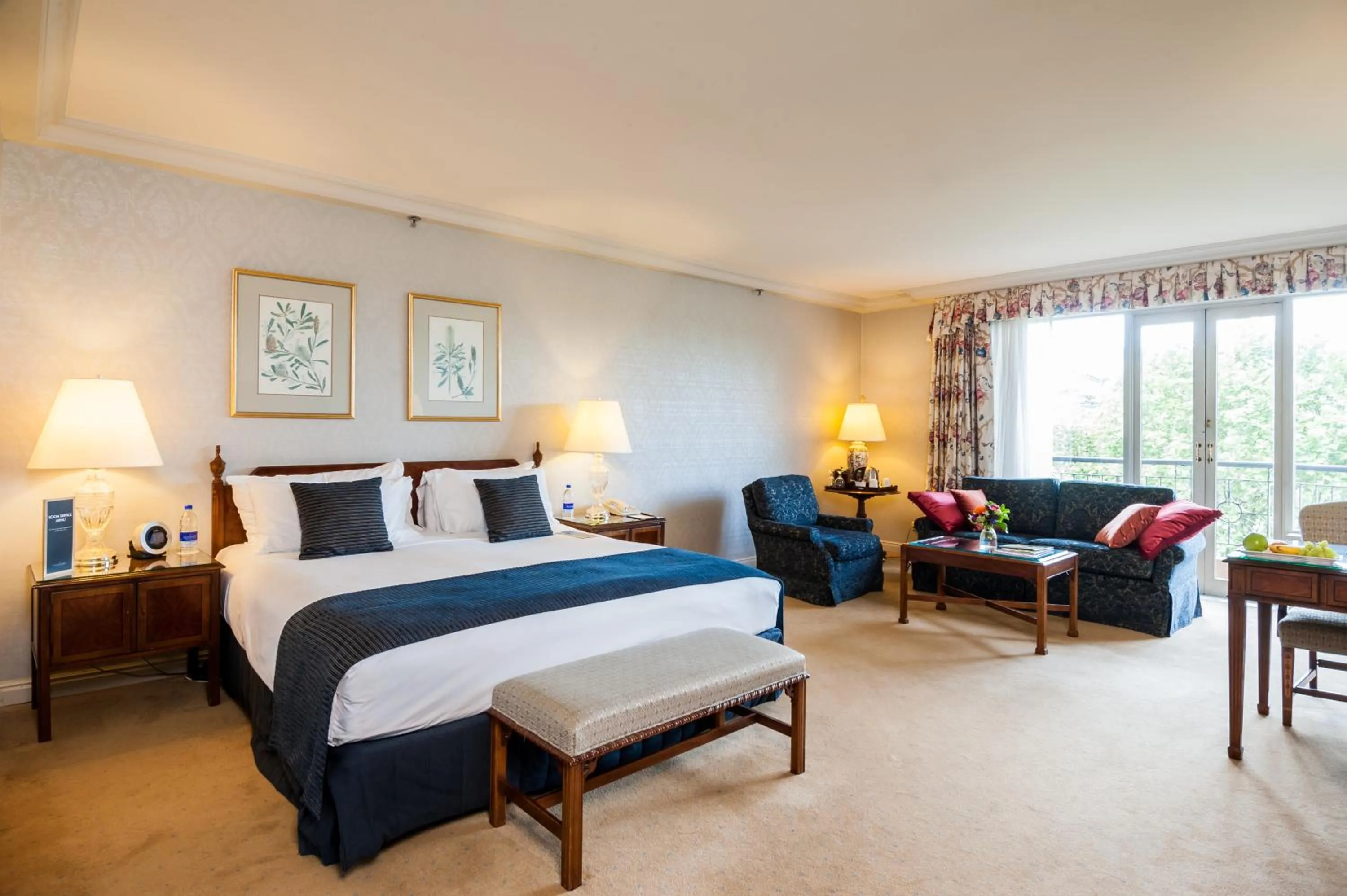 Deluxe King Room in Sir Stamford Circular Quay
