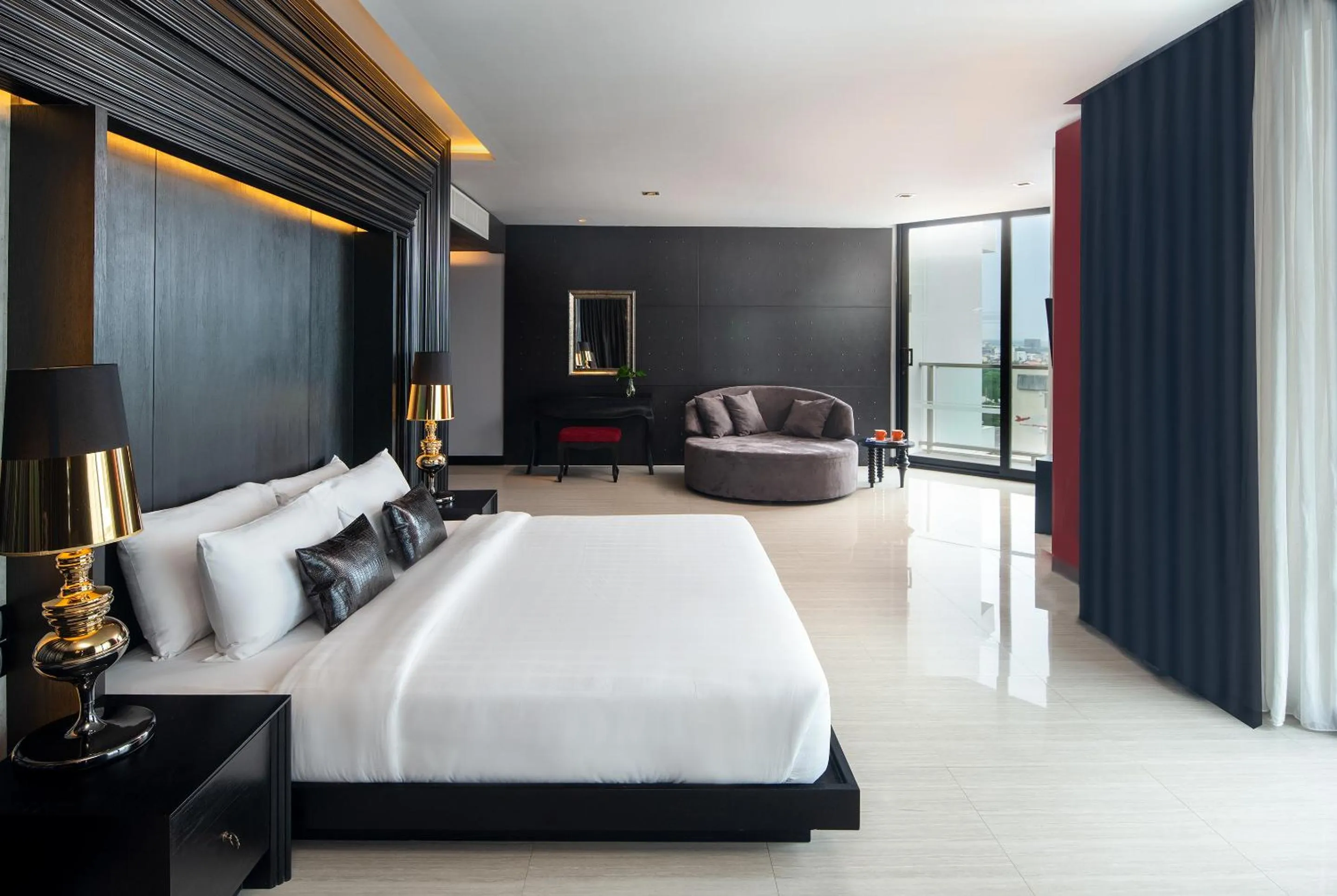 Corner Suite in TSix5 Quarter