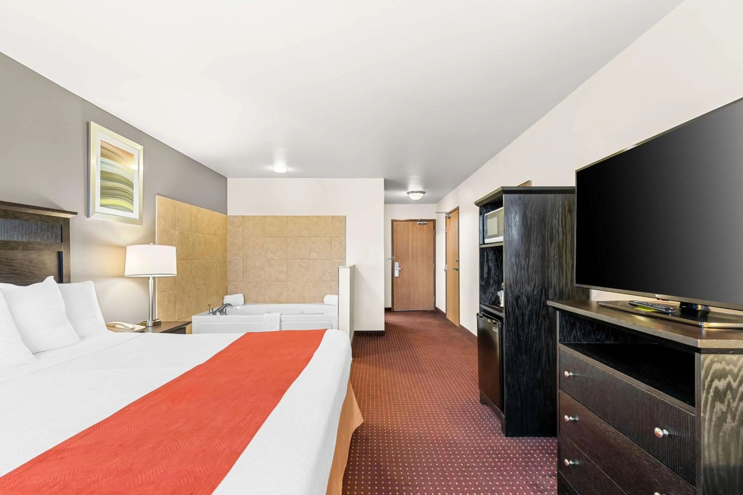 King Suite with Spa Bath and Walk-In Shower - Disability/Non-Smoking in Best Western Legacy Inn & Suites Beloit/South Beloit