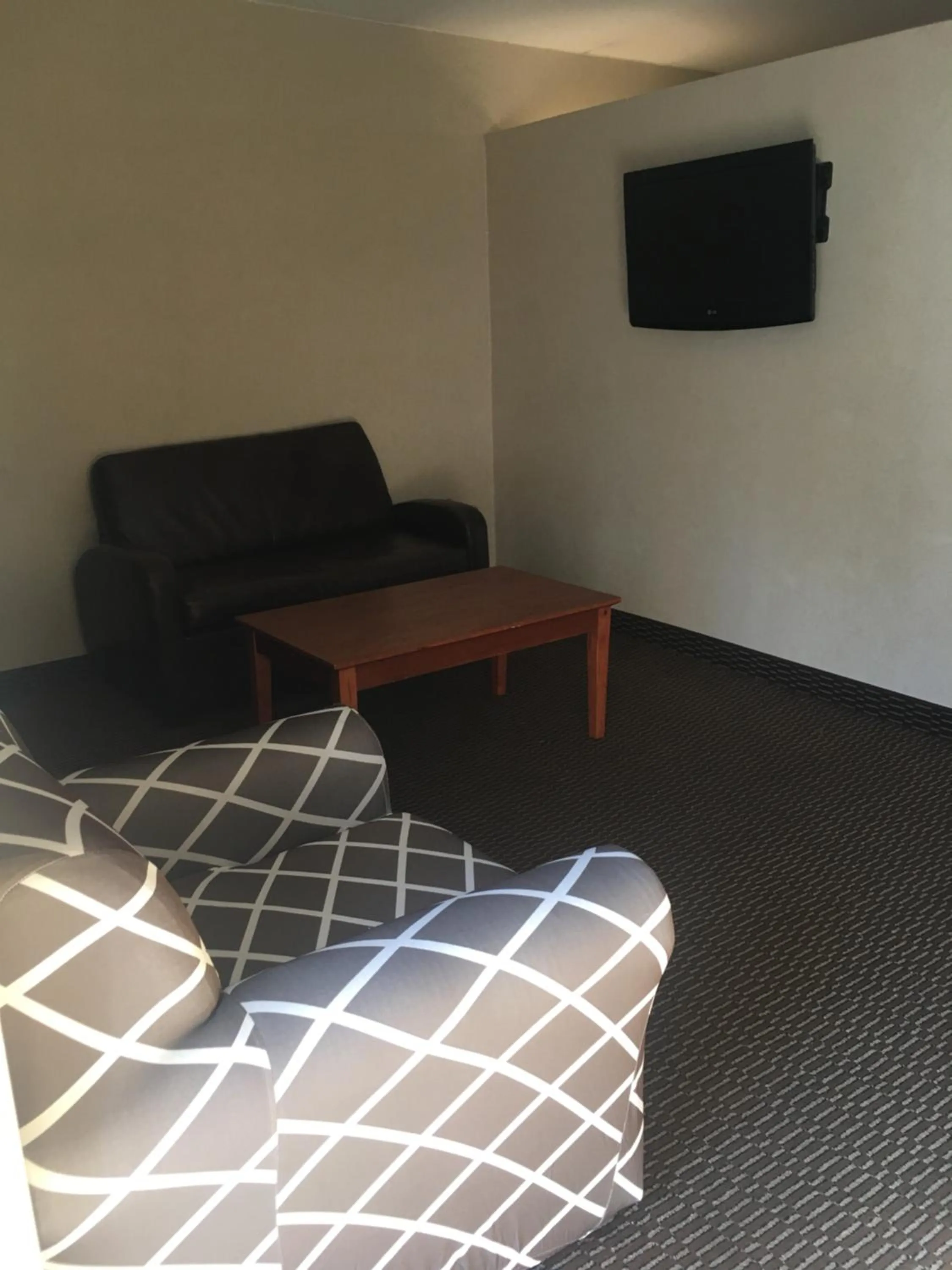 King Studio Suite - Non-Smoking in Ramada by Wyndham Rockville Centre