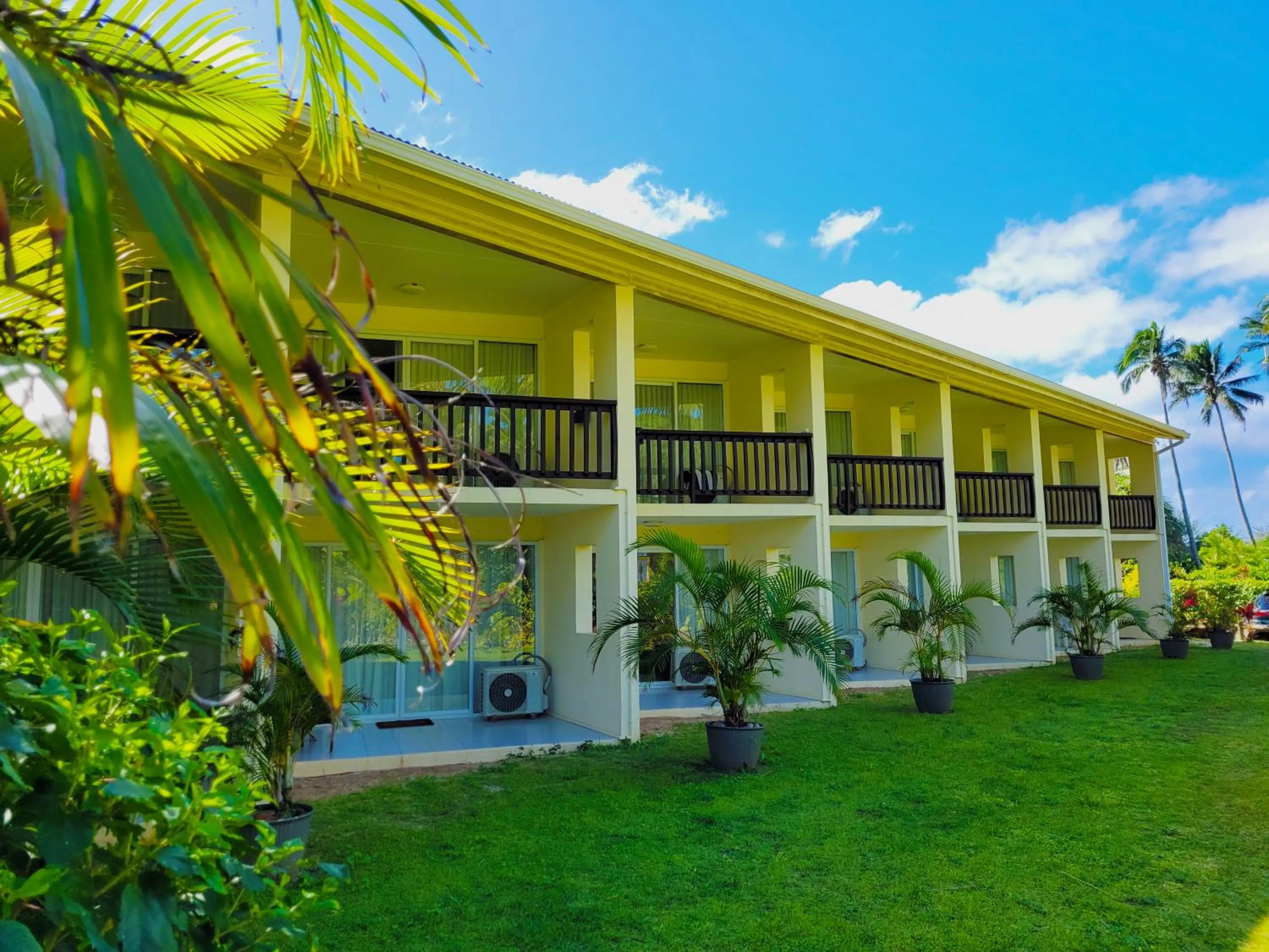 Tamure Rooms in Club Raro Resort- Adults Only