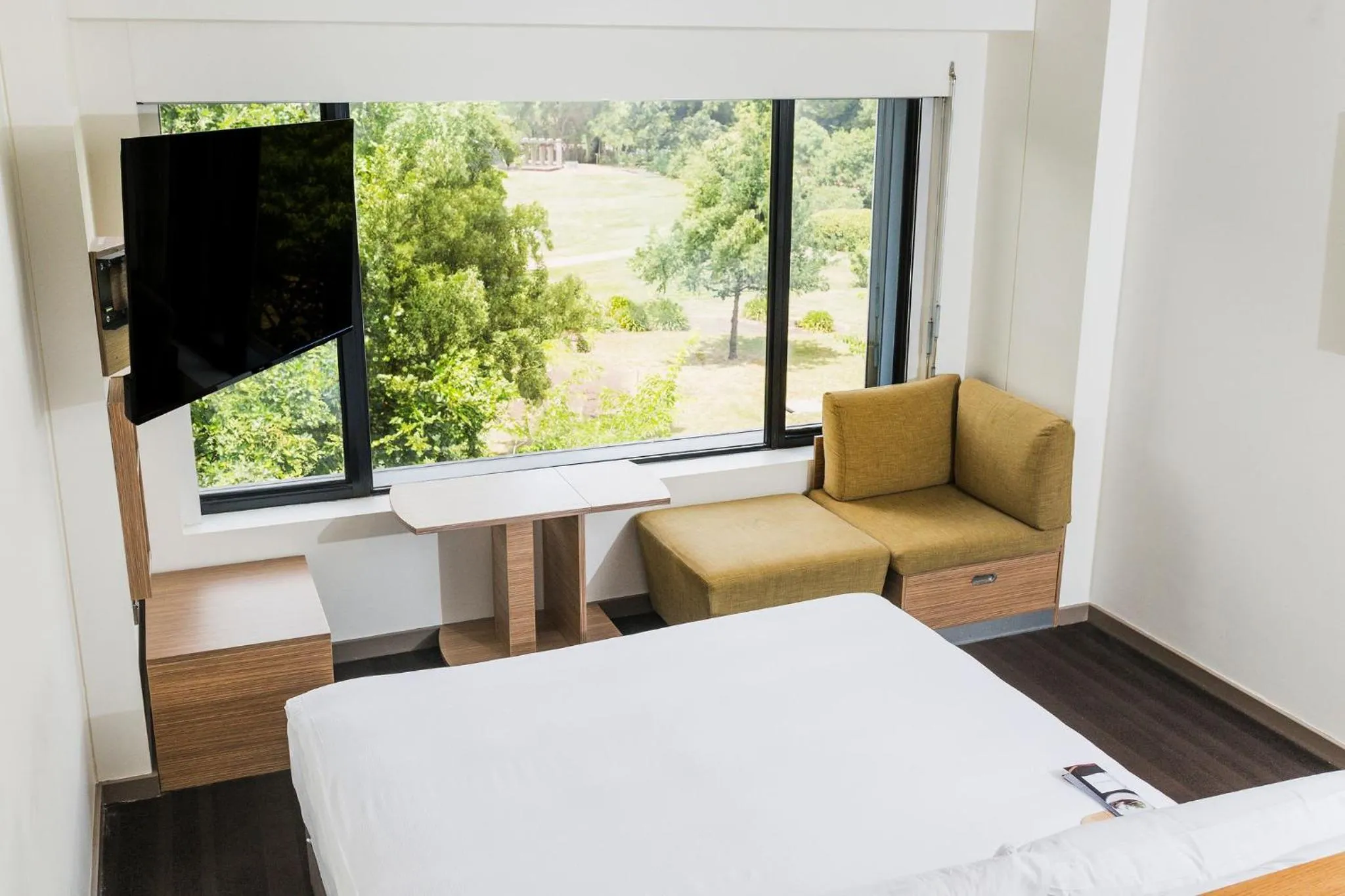 King Room with Park View in Crowne Plaza Canberra by IHG