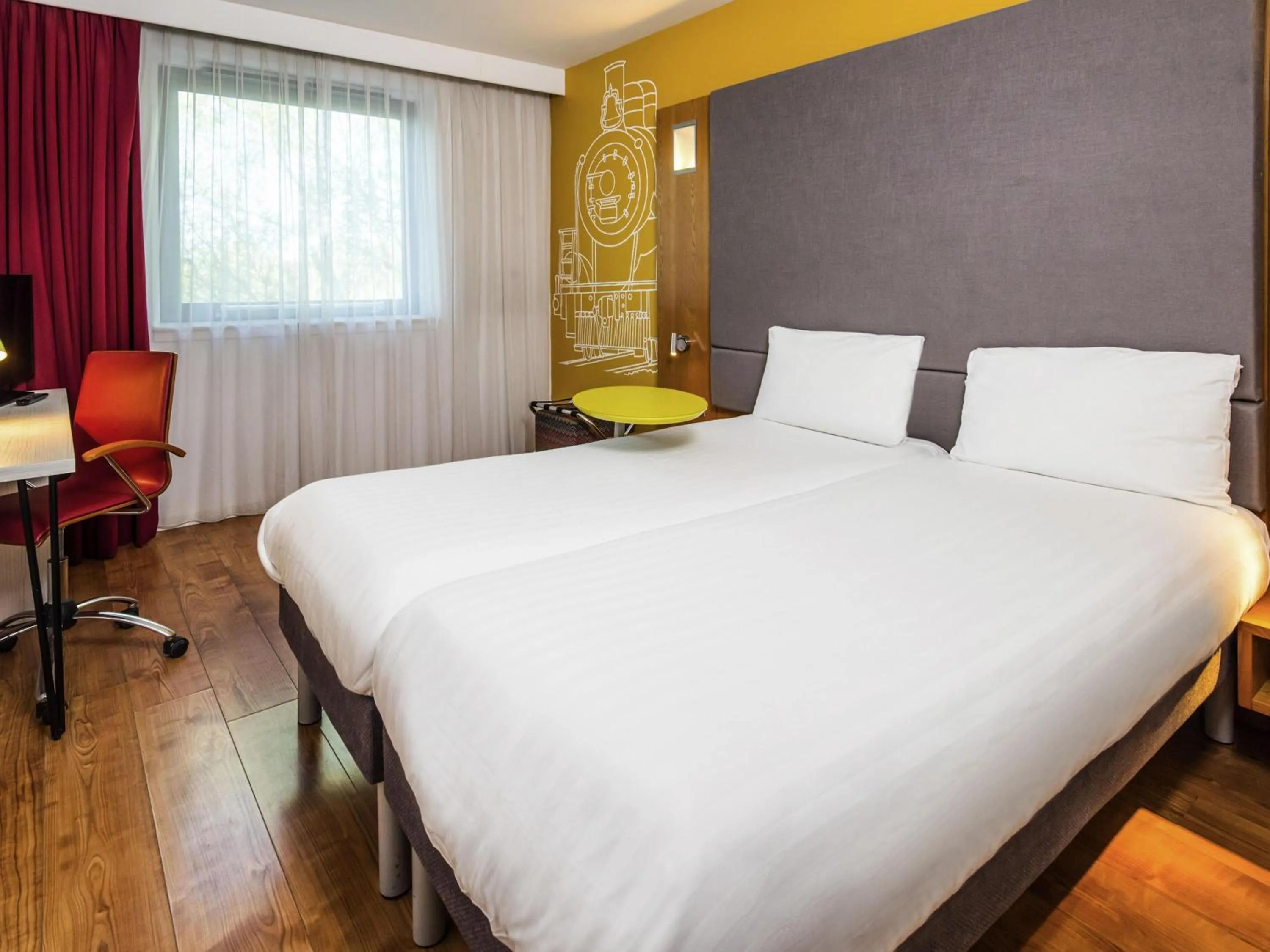 Standard Twin Room in ibis Styles Crewe