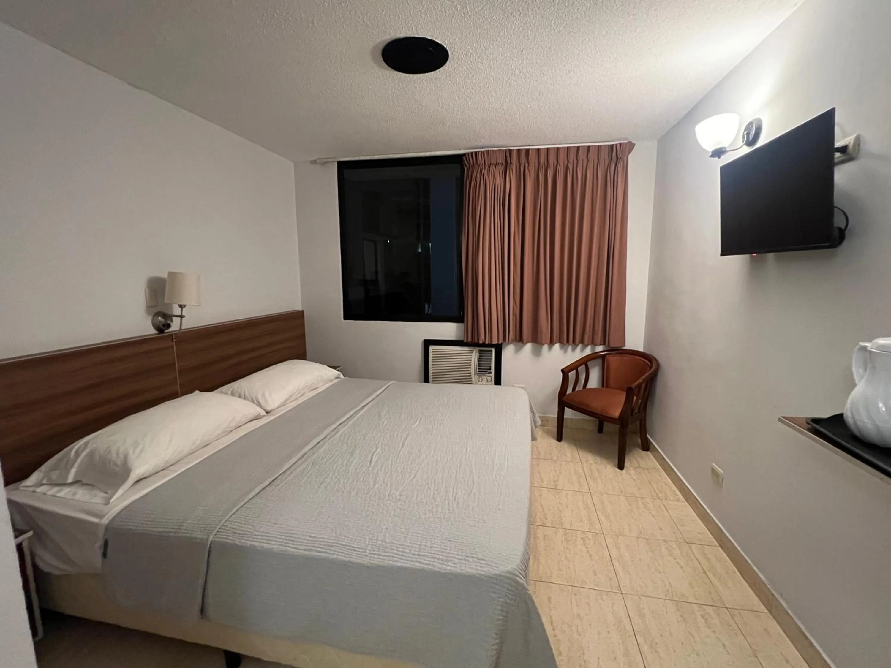 Large Double Room in Eurohotel