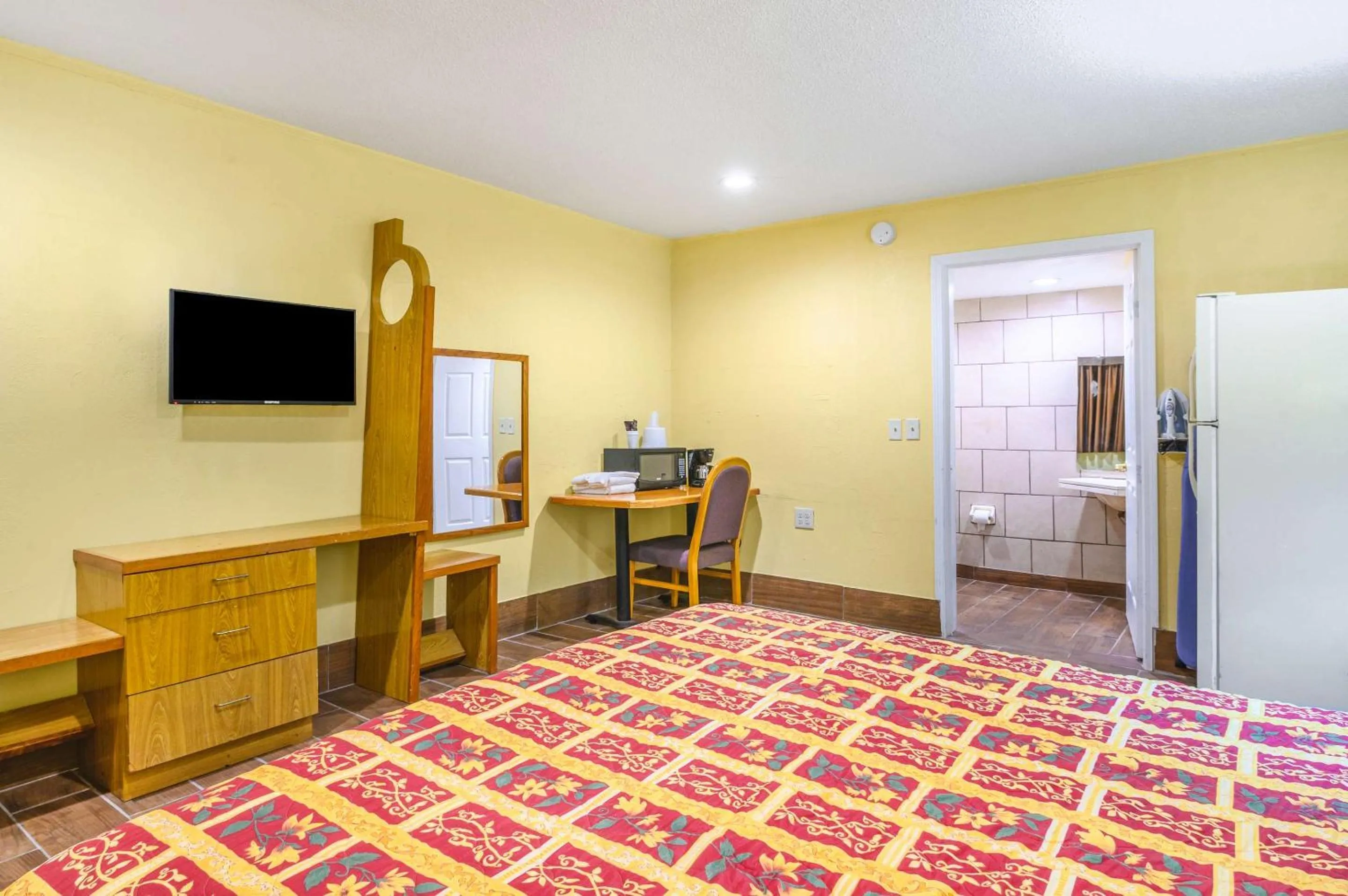 Double Room with Two Double Beds - Accessible/Non-Smoking in Rodeway Inn