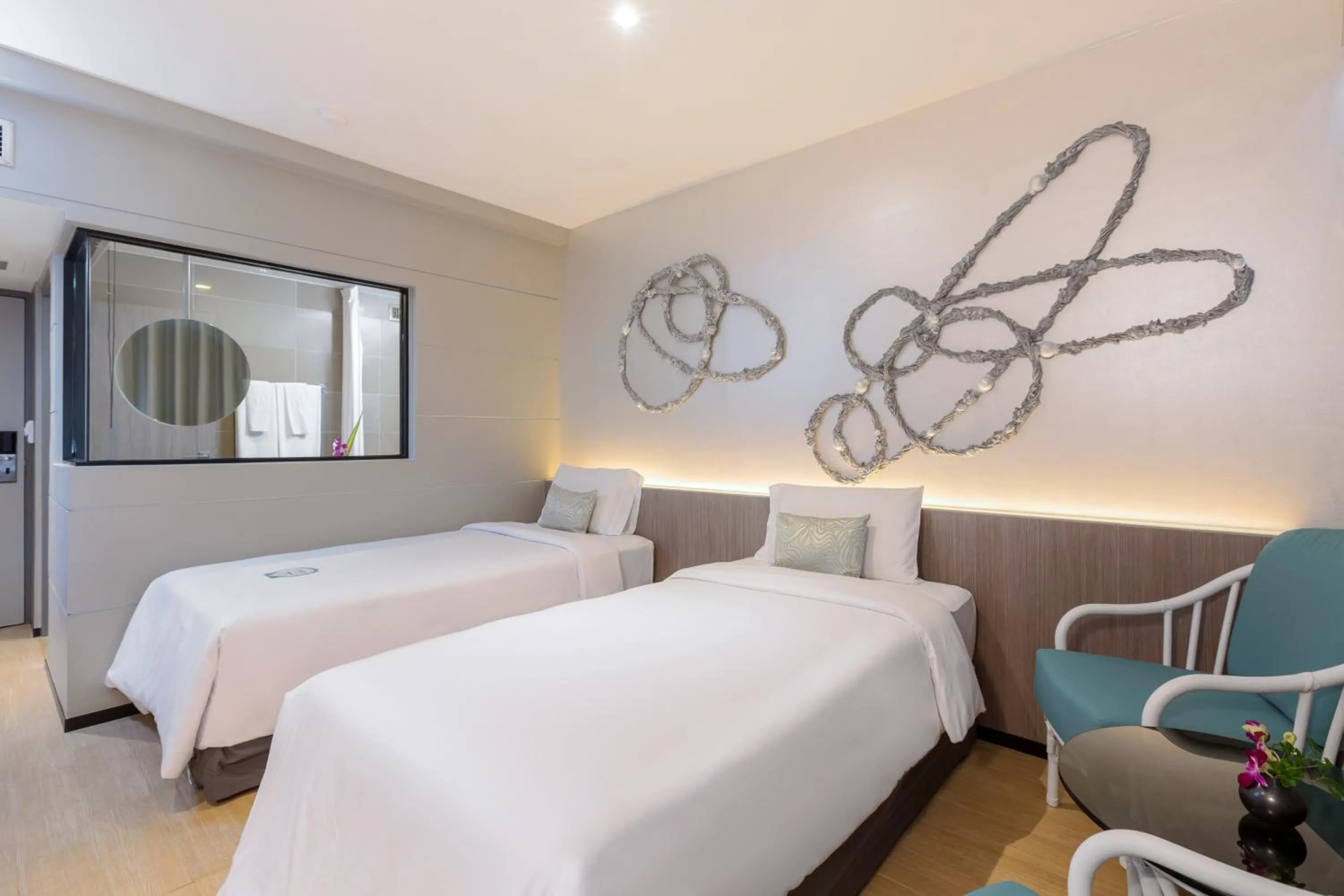 Deluxe Twin Room in Pearl Hotel Phuket