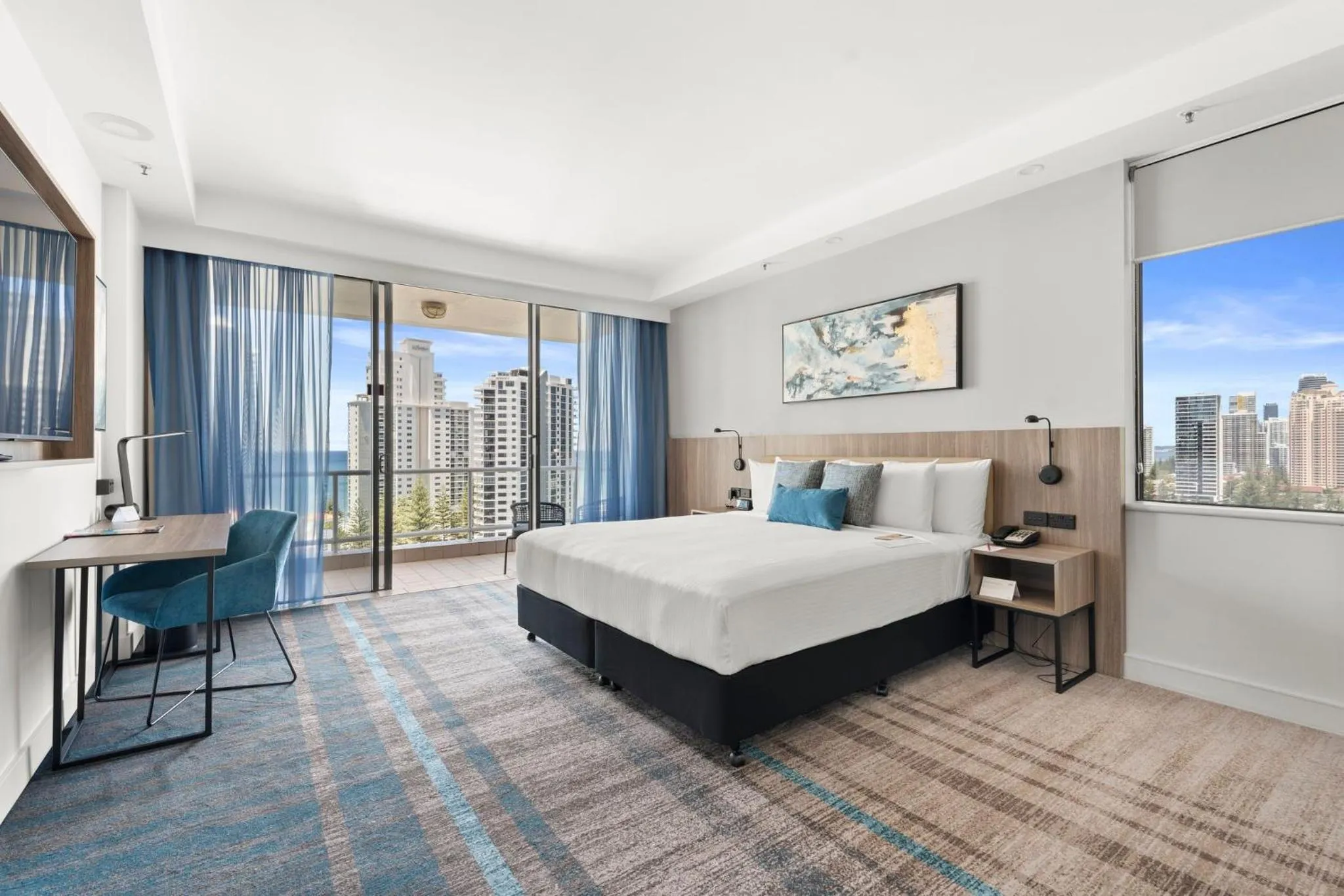Premium King Room with Ocean View in Crowne Plaza Surfers Paradise by IHG