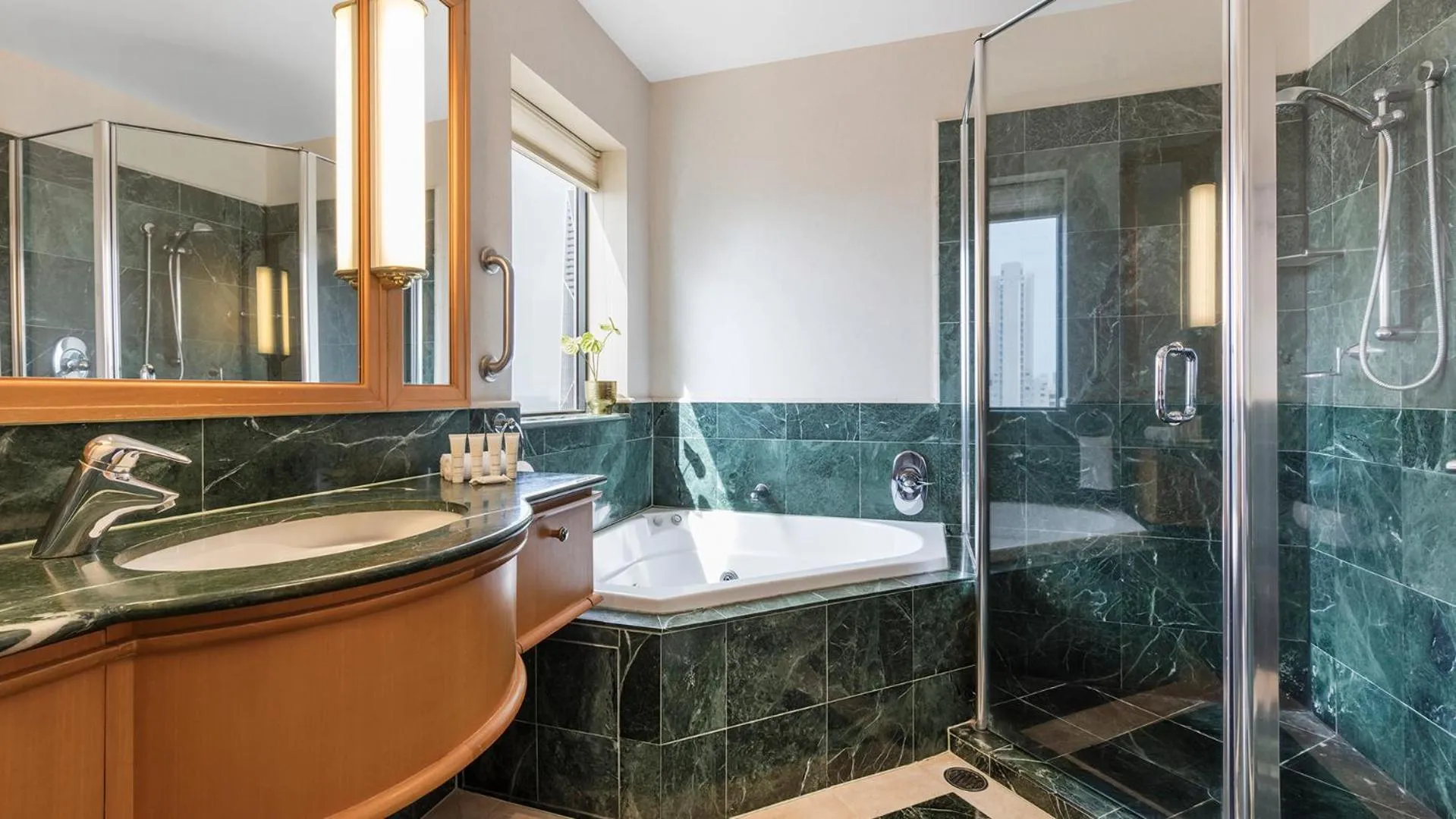 One-Bedroom Apartment with Ocean View in Oaks Gold Coast Hotel