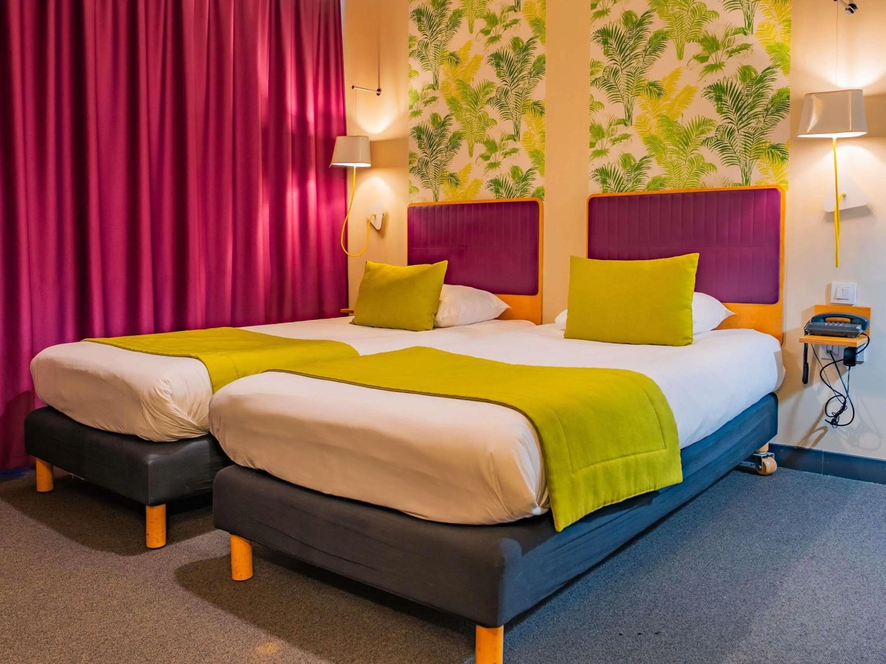 Standard Twin Room in ibis Styles Calais Centre