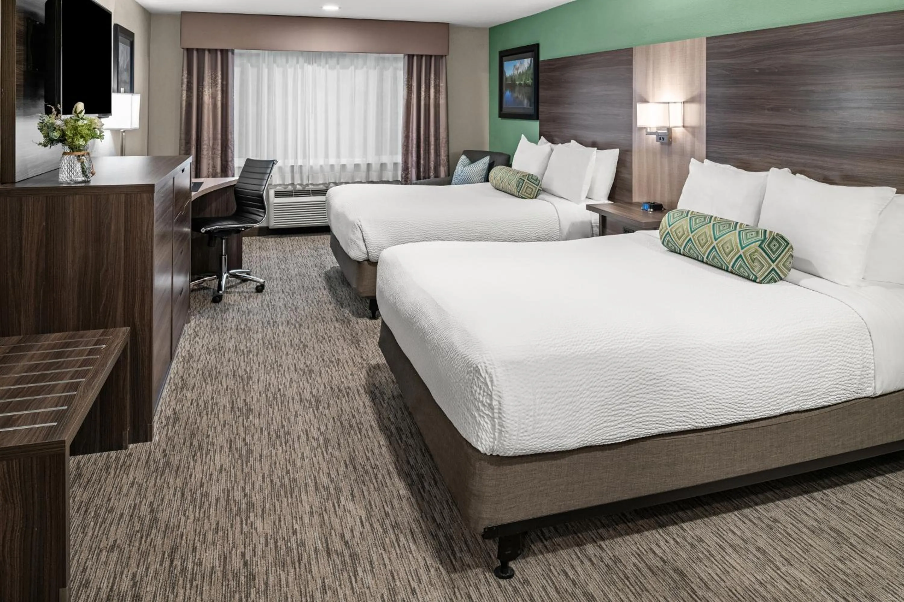 Queen Room with Two Queen Beds - Disability Access in Yosemite Southgate Hotel & Suites