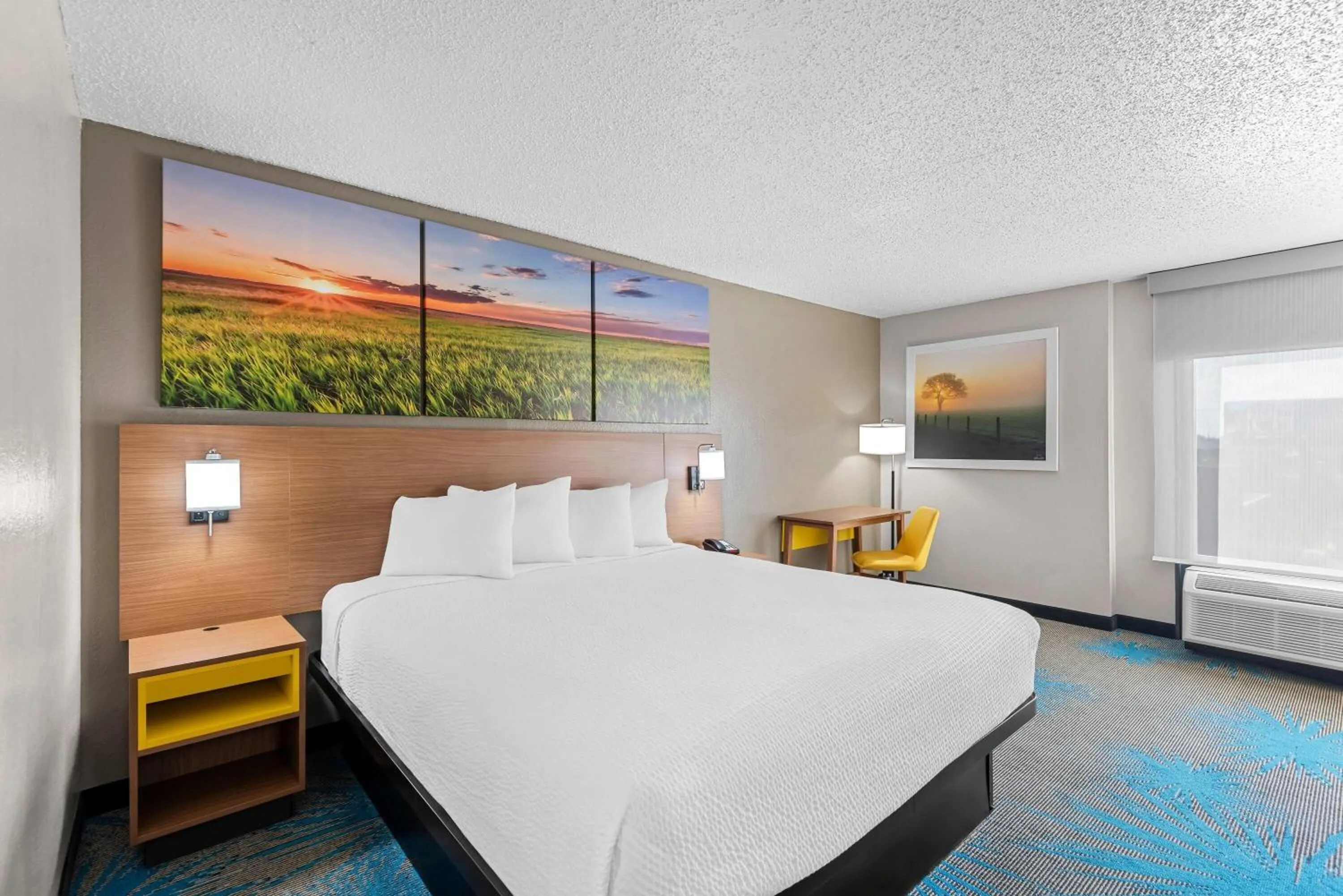 King Room - Non-Smoking in Days Inn & Suites by Wyndham Cedar Rapids