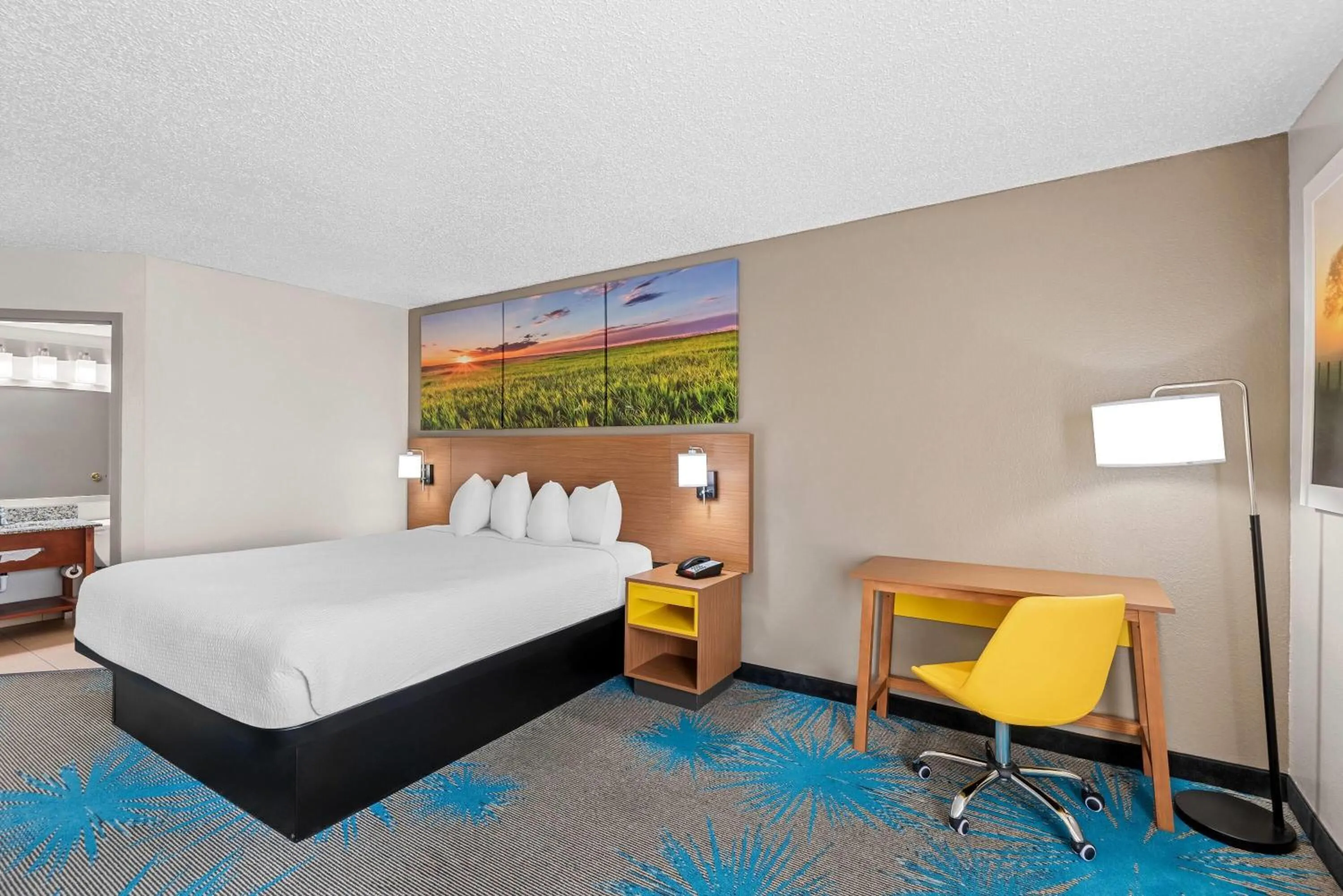 King Room - Disability Access/Non-Smoking in Days Inn & Suites by Wyndham Cedar Rapids