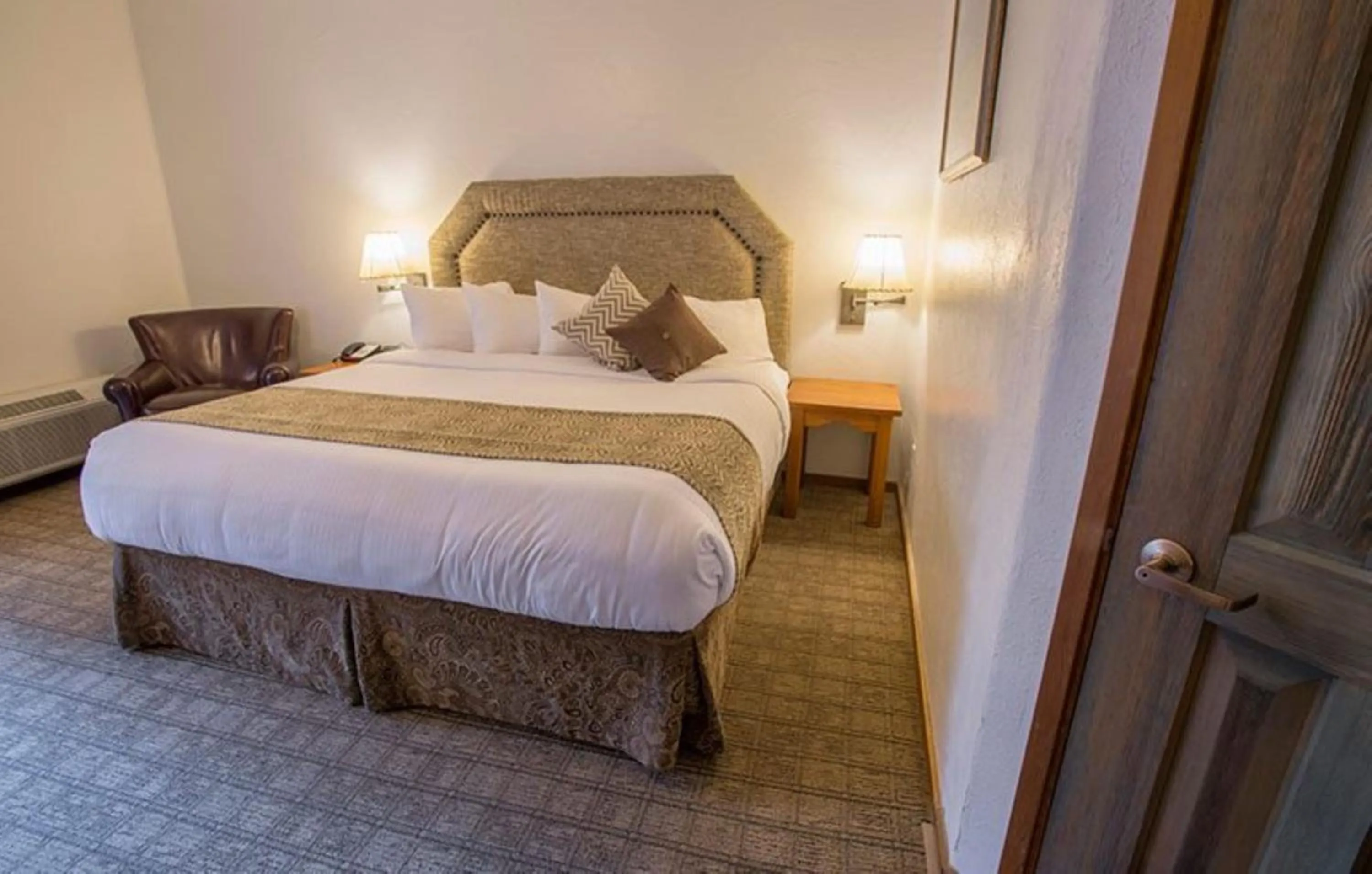 Traditional King Room in Table Mountain Inn