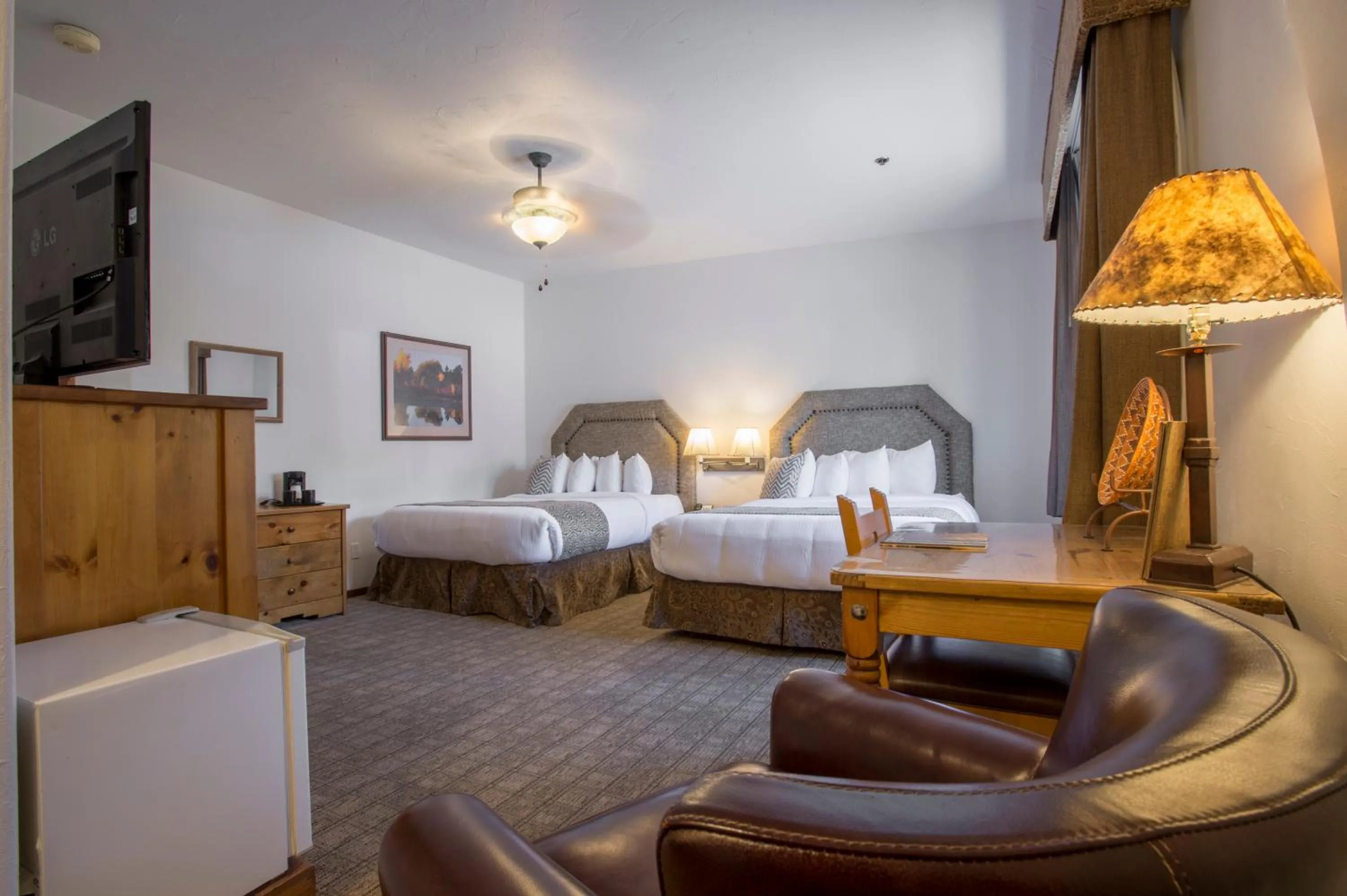 Traditional Double Queen in Table Mountain Inn