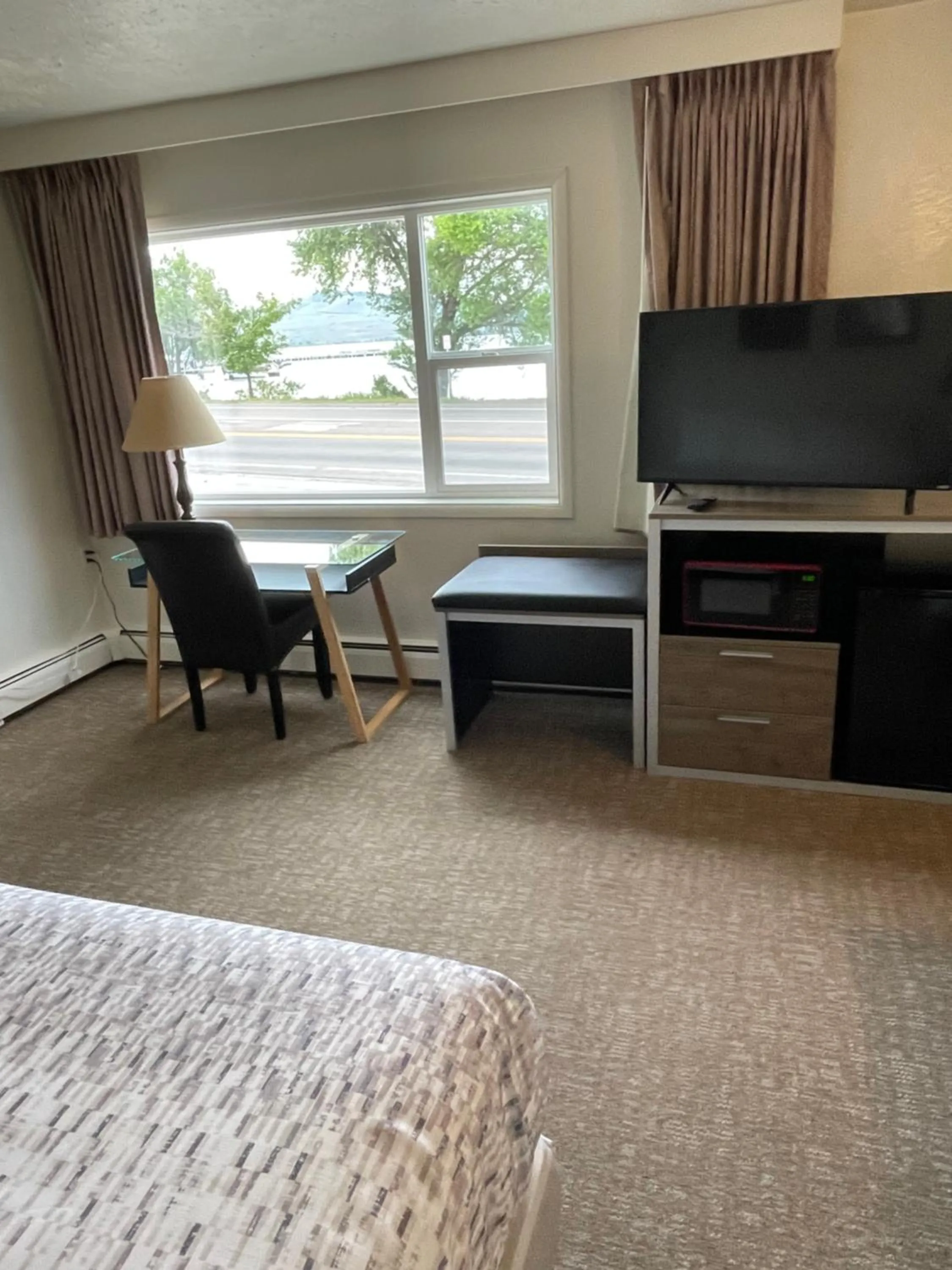  Interior King with Lake View in Americas Best Value Inn Polson