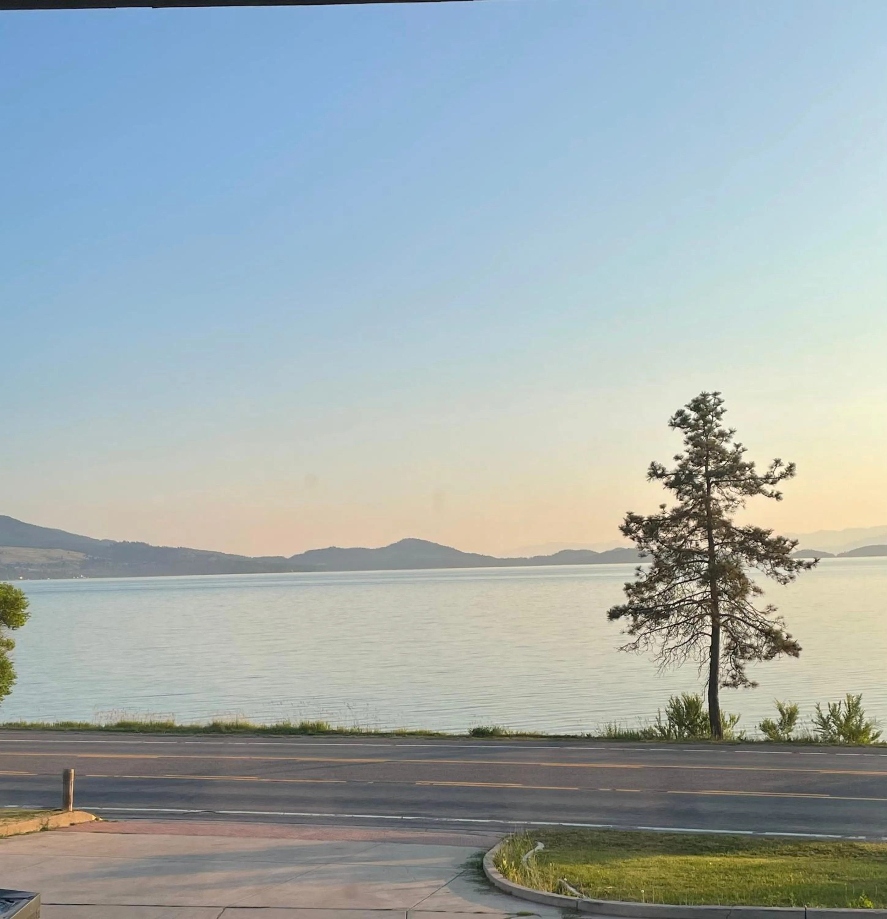 Premium 2 Queen Beds with Lake View in Americas Best Value Inn Polson