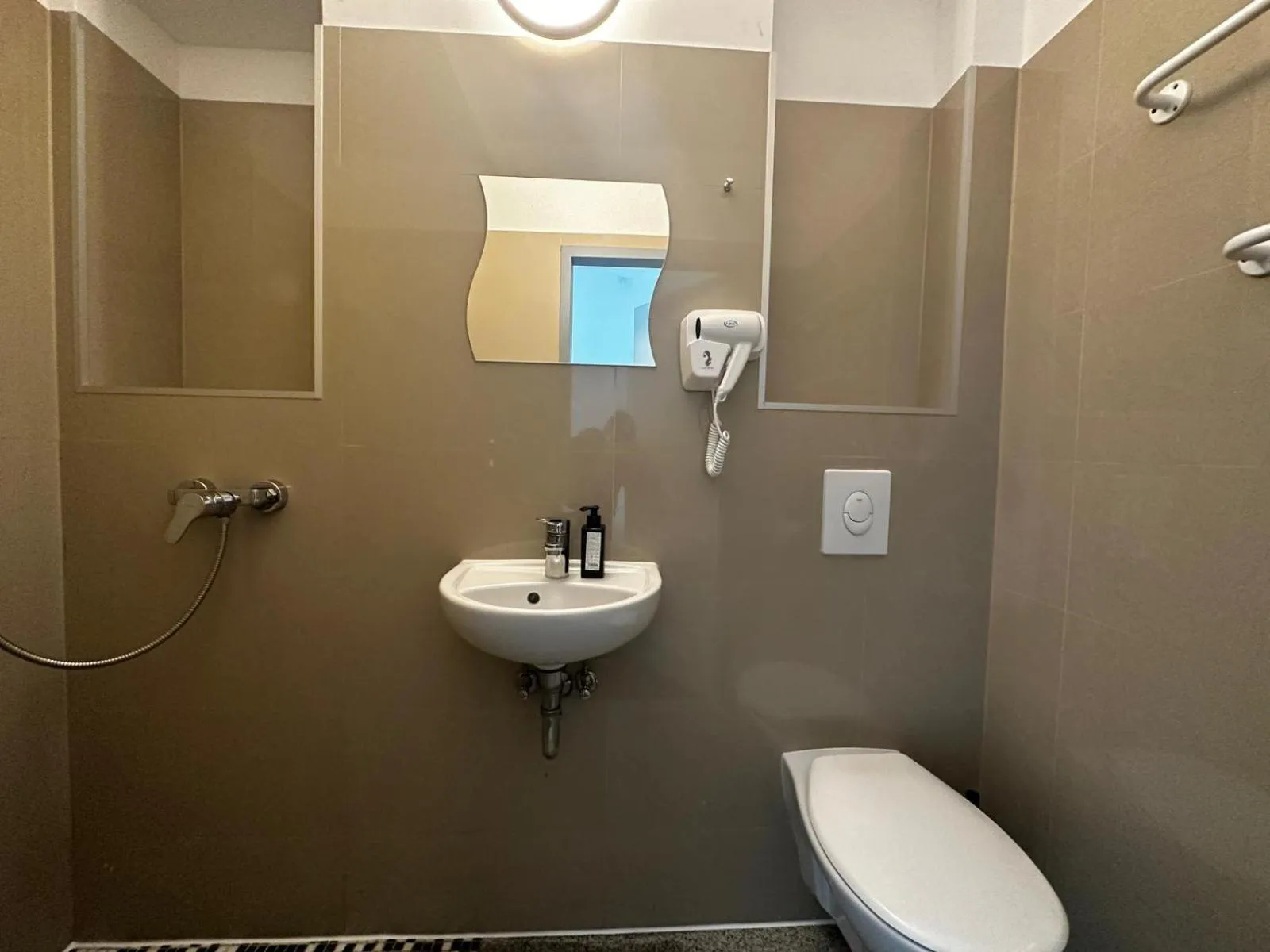 Family Room with Private Bathroom in Ootel.com