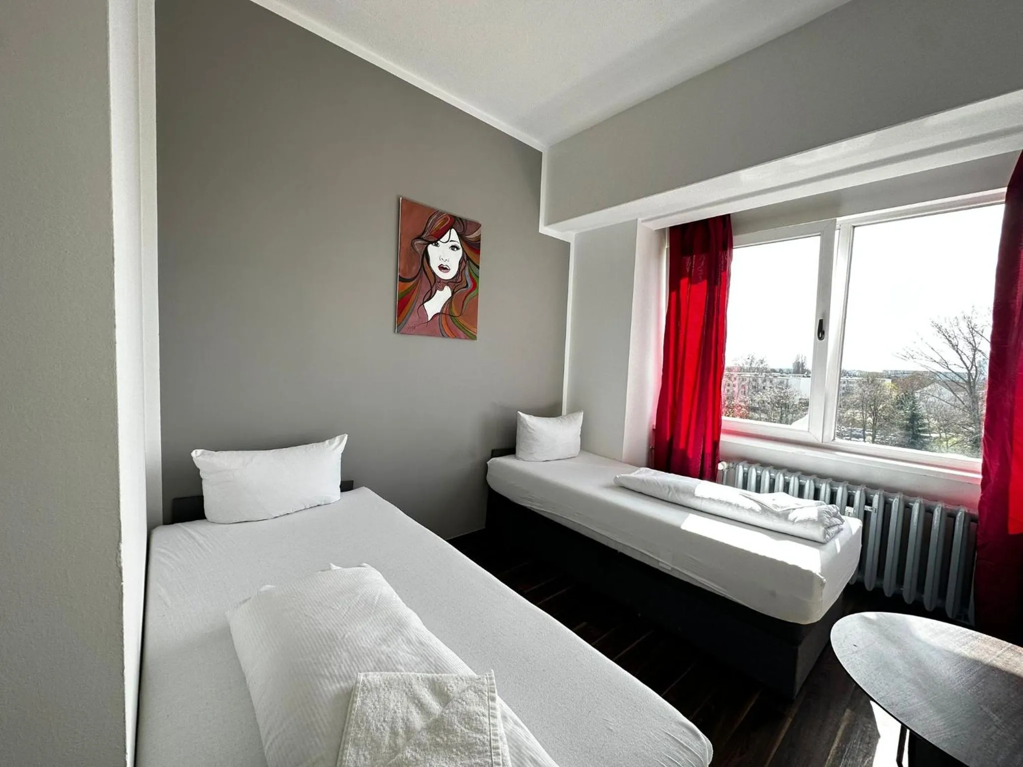 Twin Room with Garden View in Ootel.com
