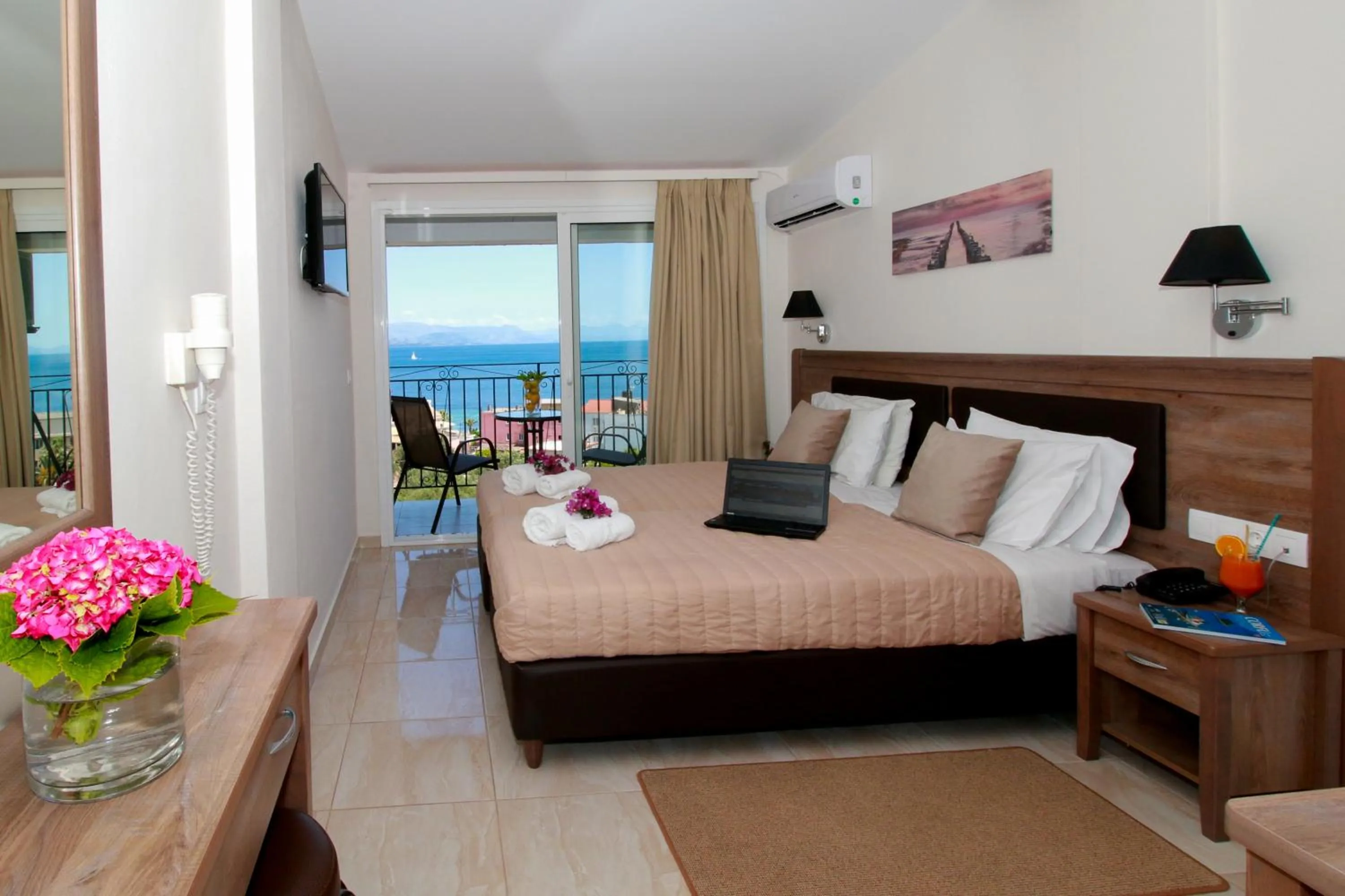 Superior Twin Room with Sea View in Hotel Yannis Corfu