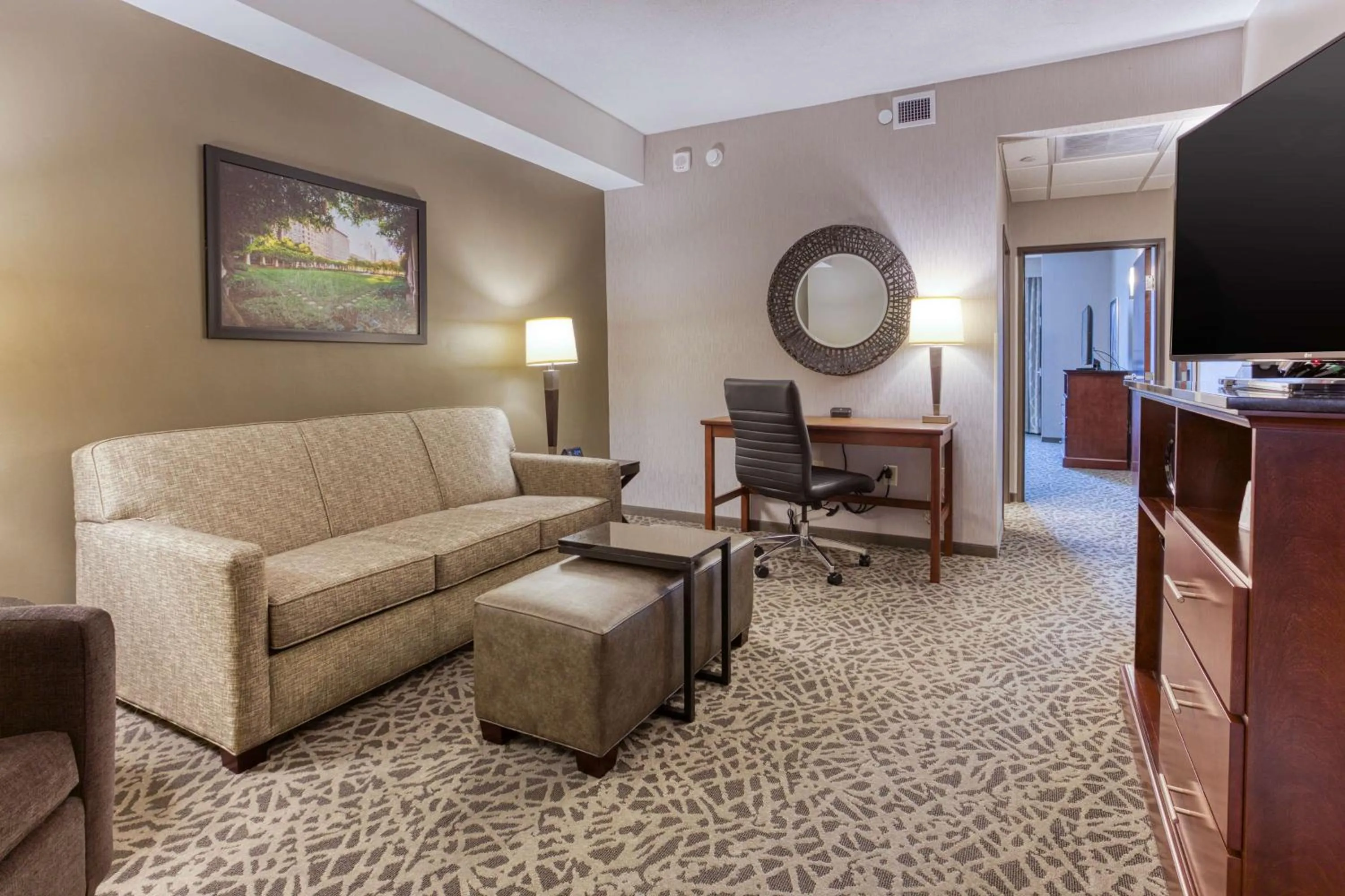 Superior King Suite in Drury Inn & Suites Cincinnati Northeast Mason