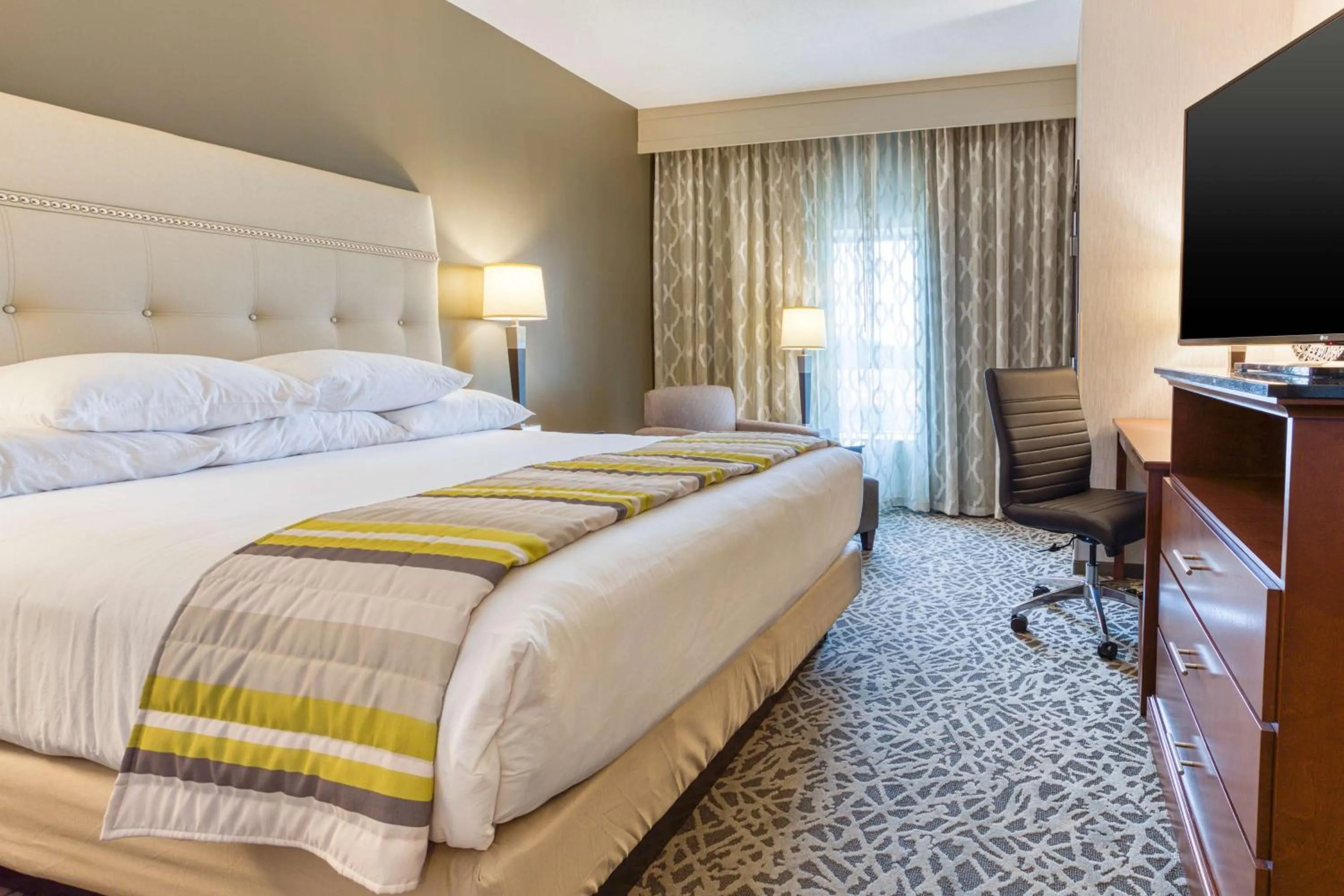 Superior King Room - Hearing Accessible, Shower in Drury Inn & Suites Cincinnati Northeast Mason