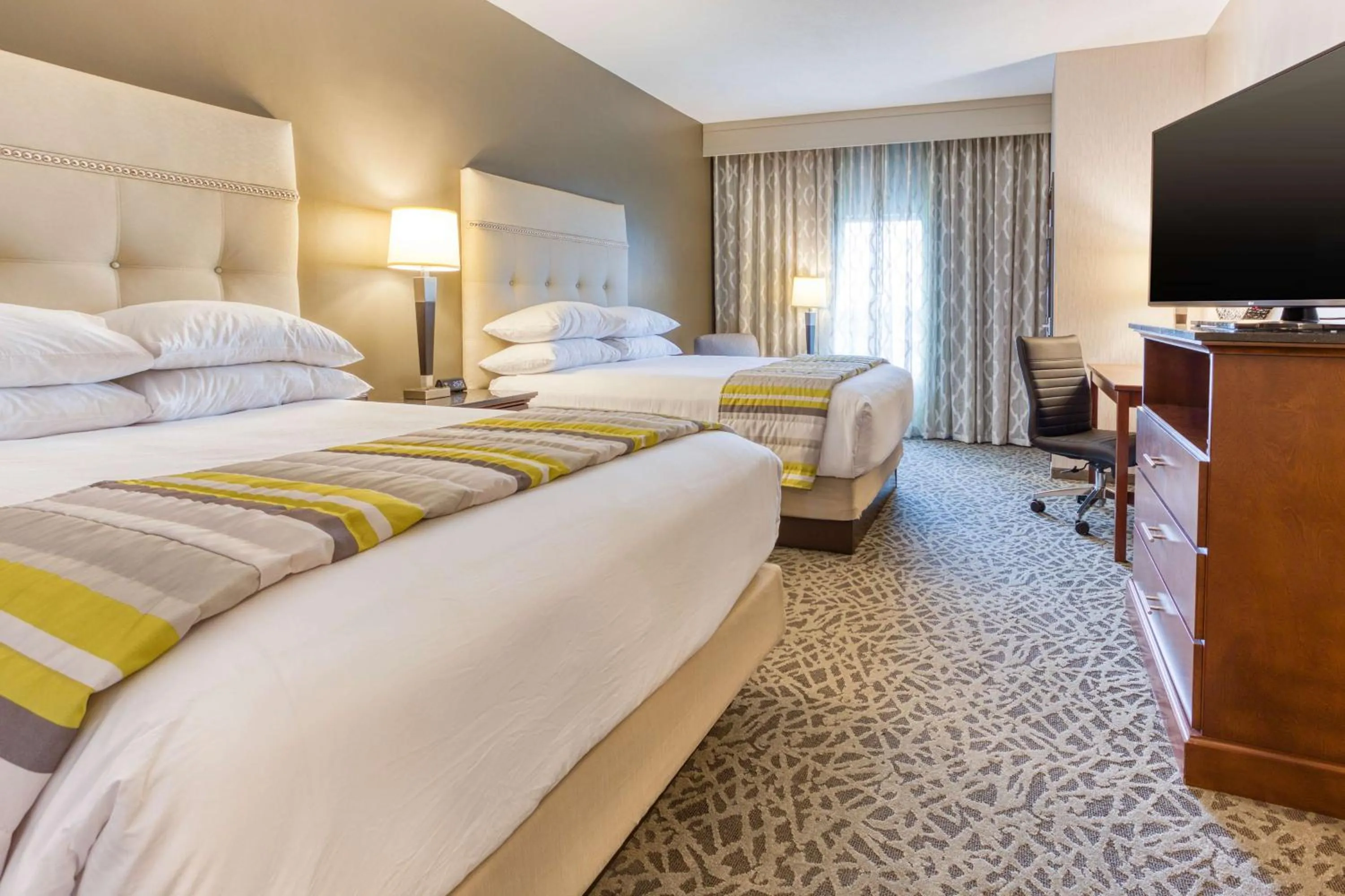 Deluxe Queen Room with Two Queen Beds - Hearing Accessible in Drury Inn & Suites Cincinnati Northeast Mason