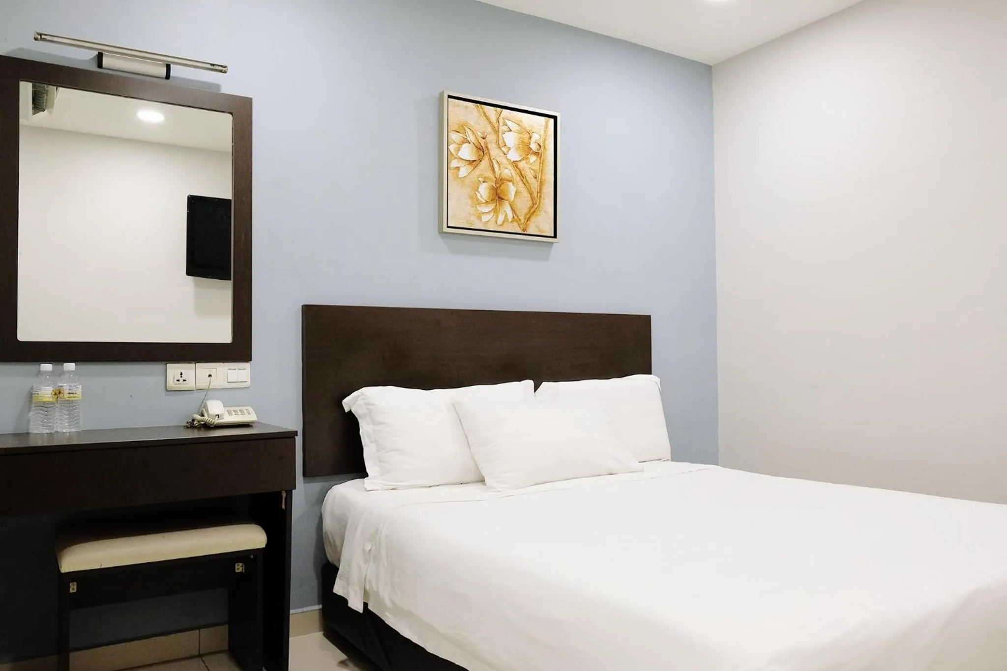 Superior Double Room No Window in De Era Hotel