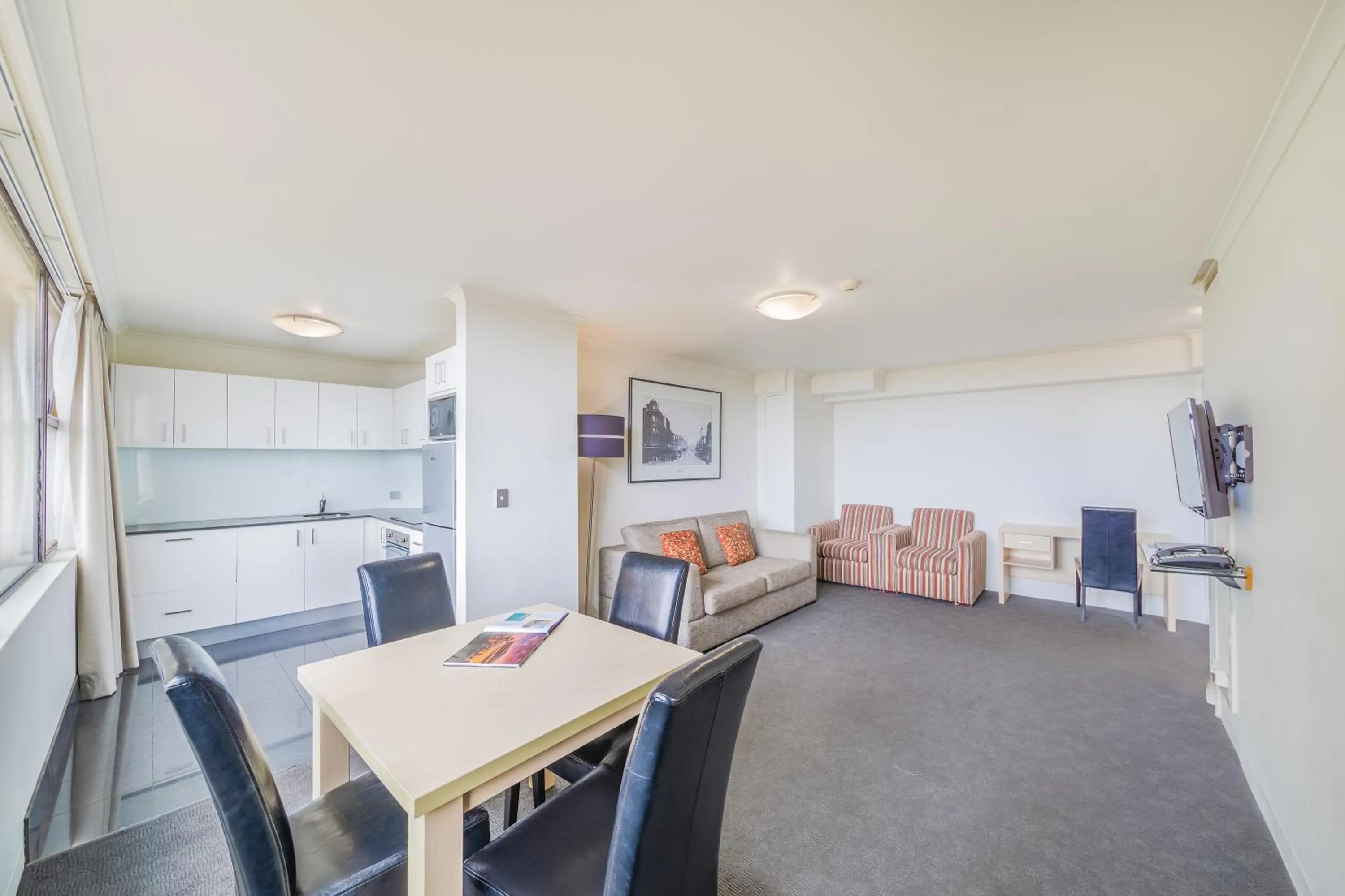 Executive Two-Bedroom Apartment in Oaks Sydney Hyde Park Suites