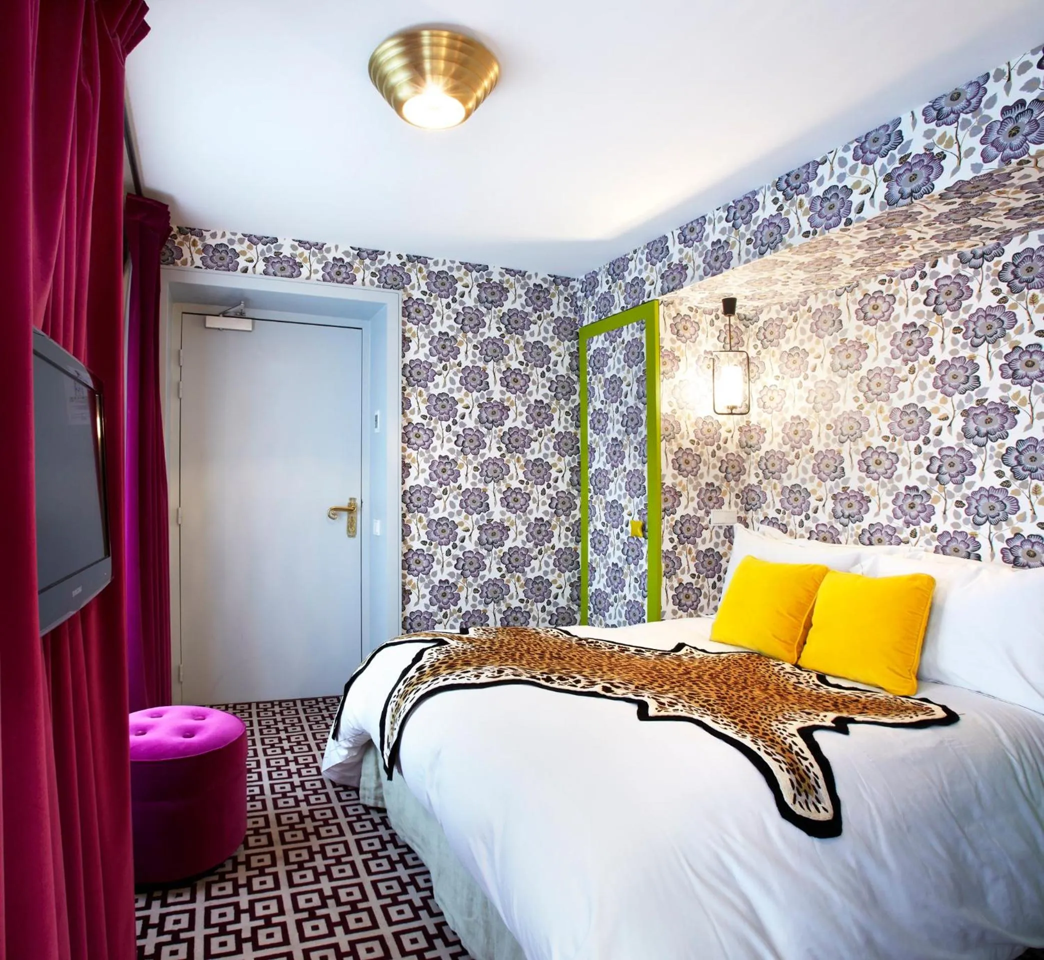 Small Double Room in Hôtel Thoumieux