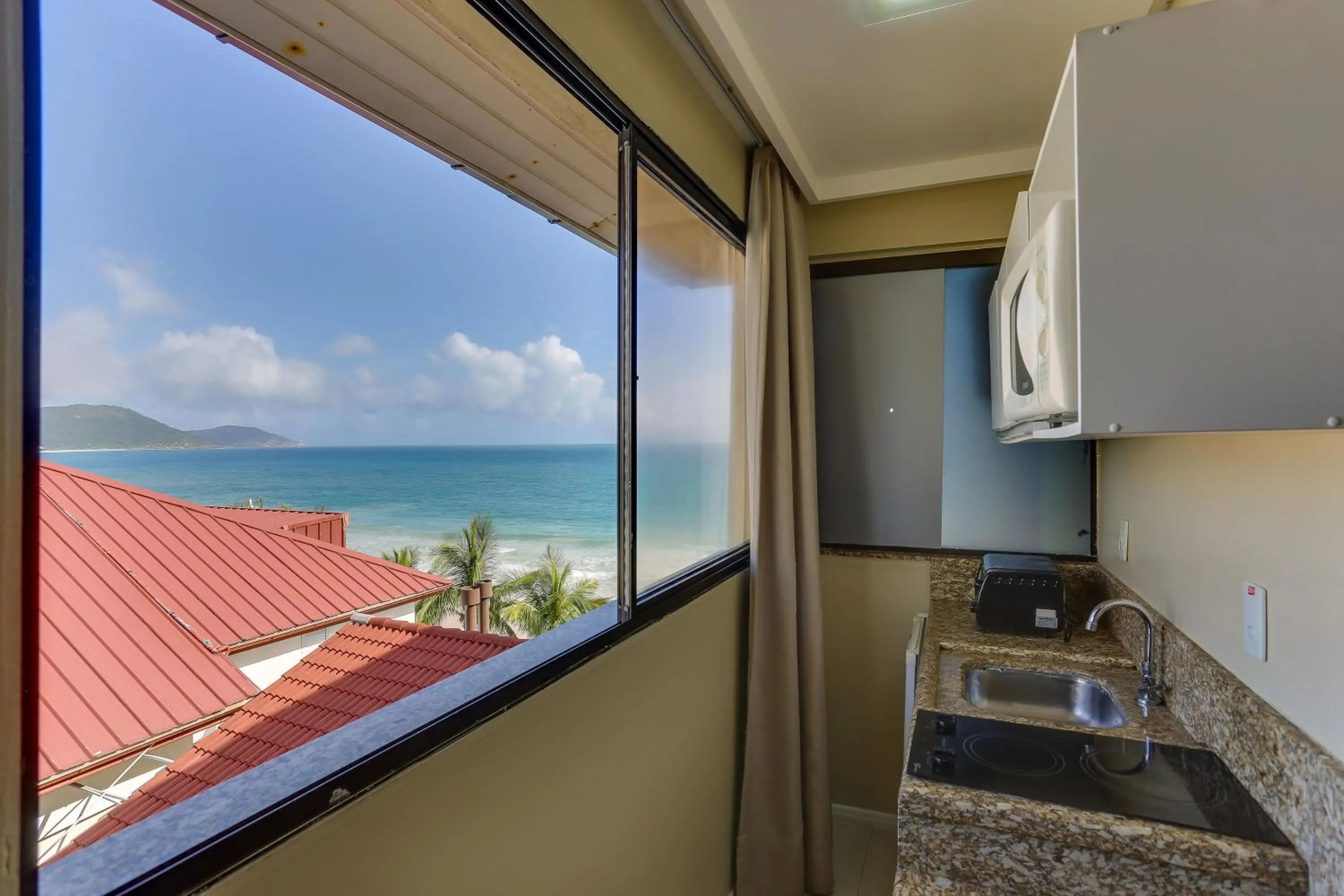 Double Room with Side Sea View in Flat Pietra