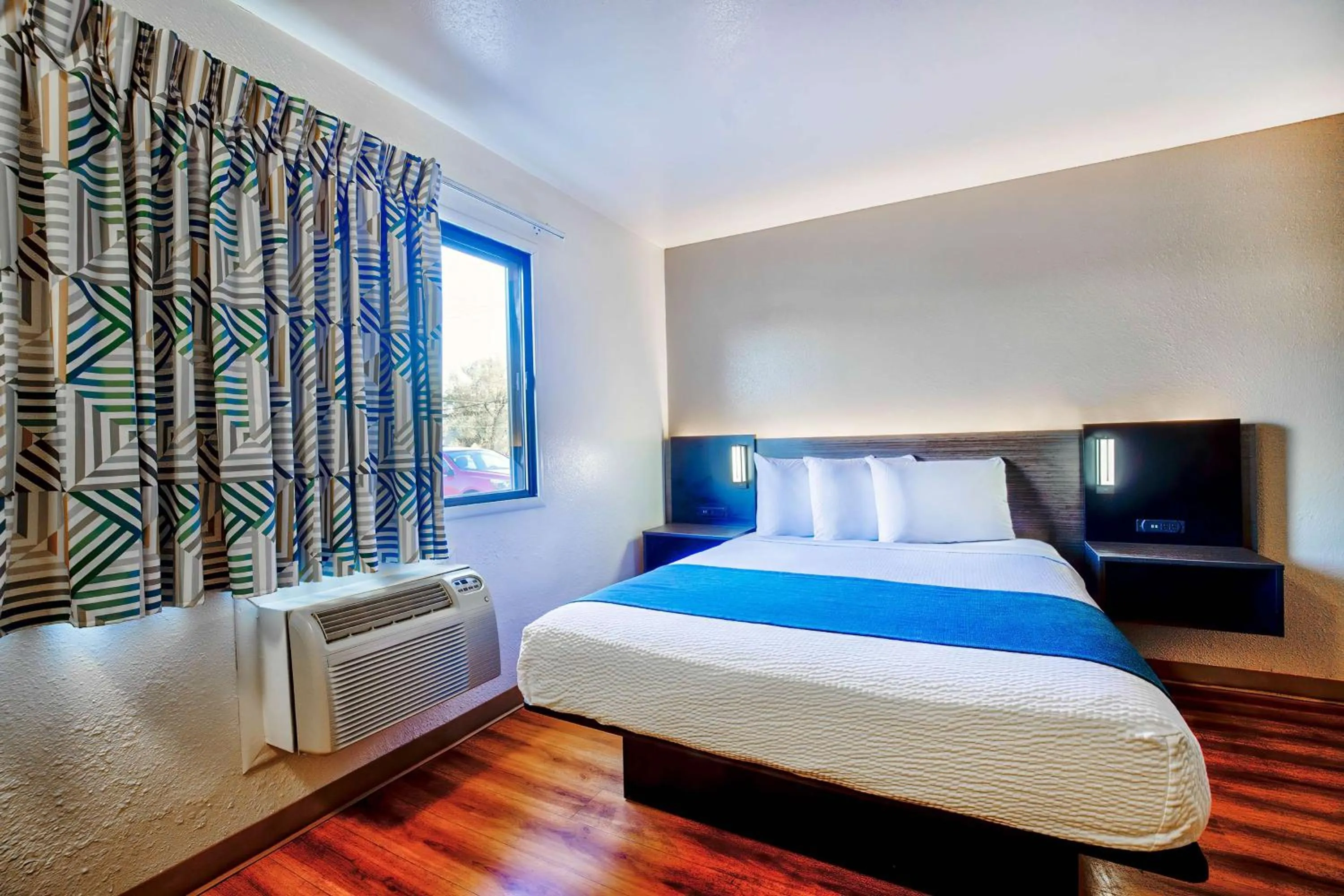 Queen Room in Motel 6-Duluth, MN