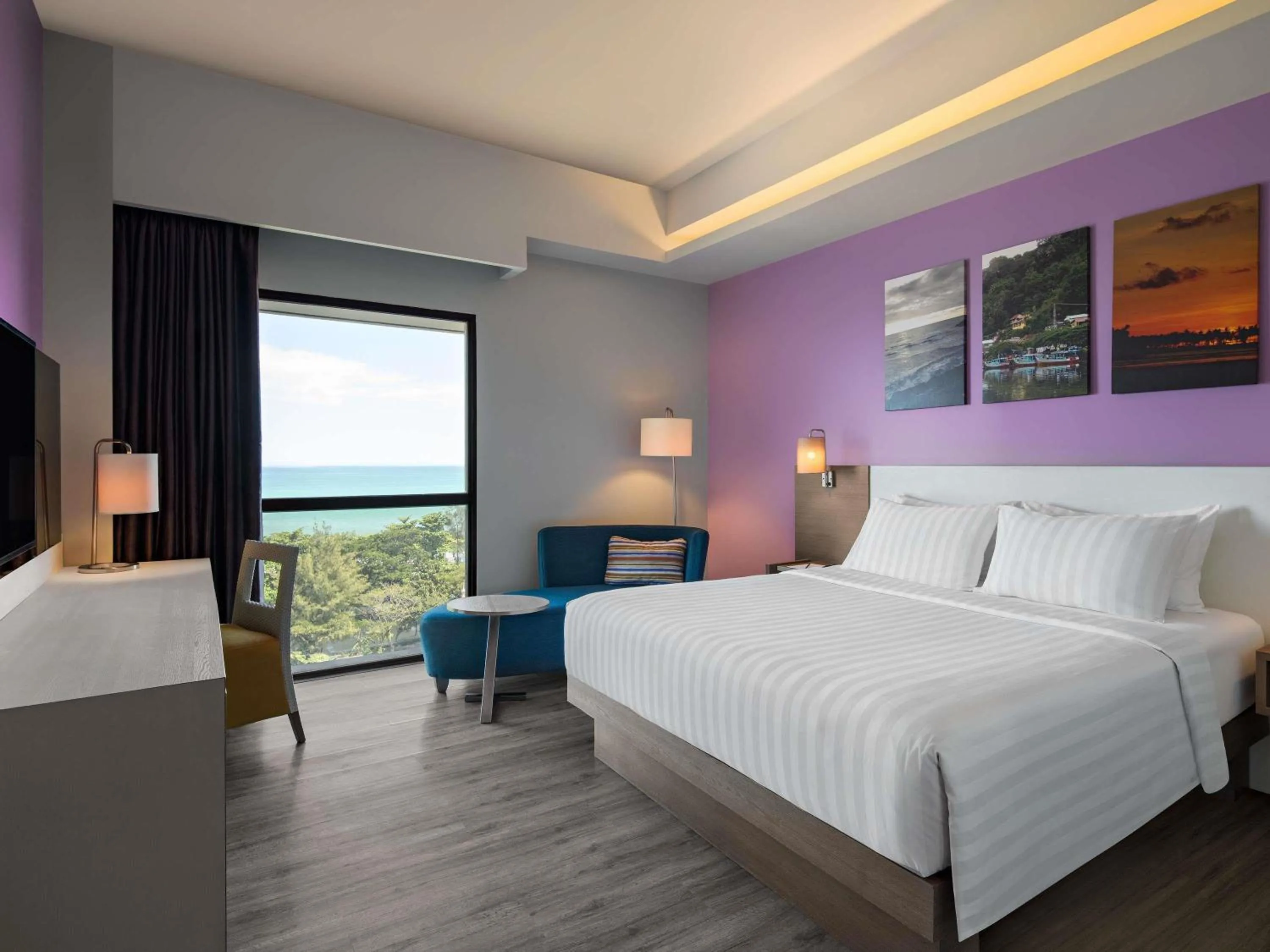 Deluxe King Room with Ocean View in Mercure Padang