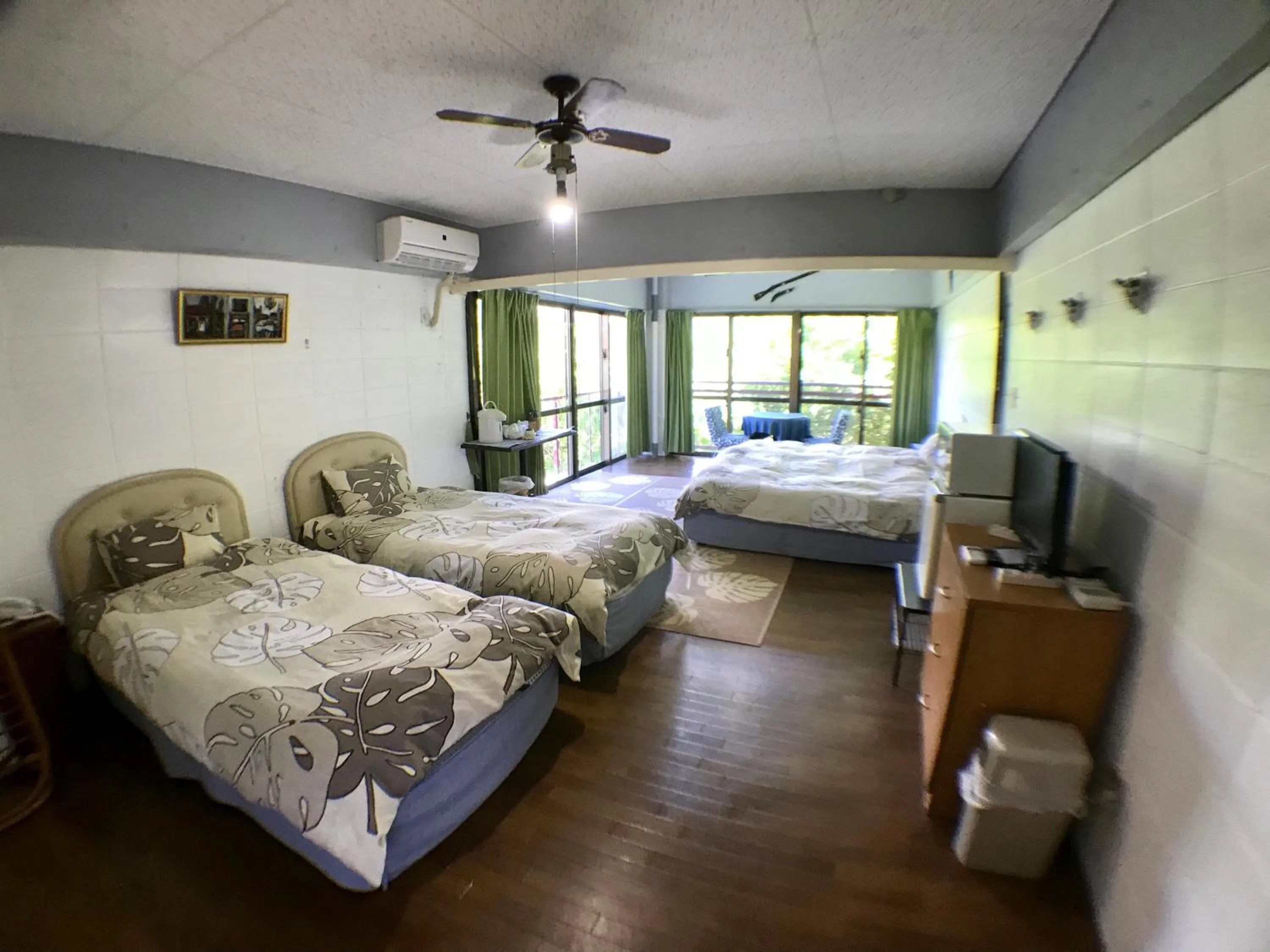 Standard Quadruple Room in Surfside Bed & Breakfast