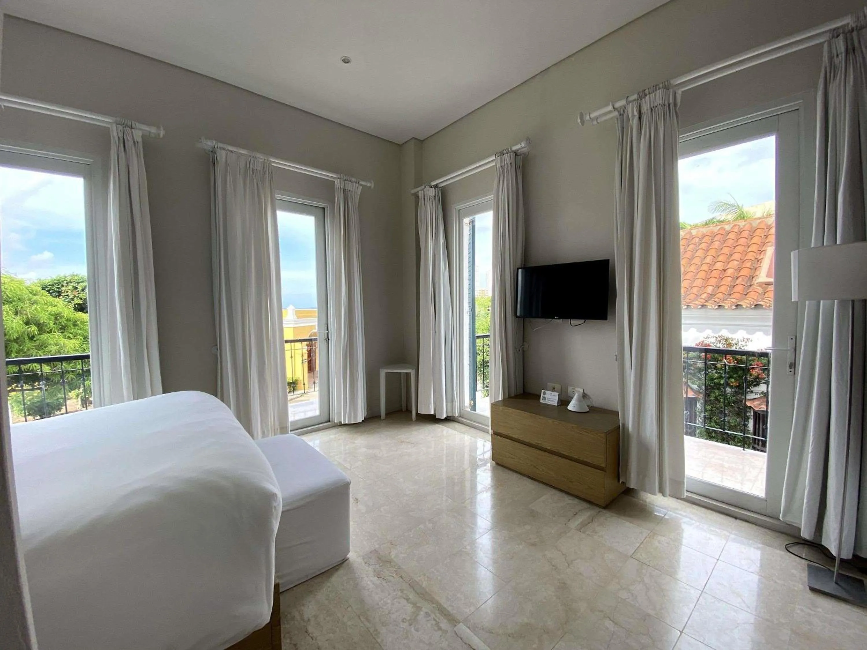 Deluxe King Room with Sea View in Hotel Boutique Bovedas de Santa Clara By Accor