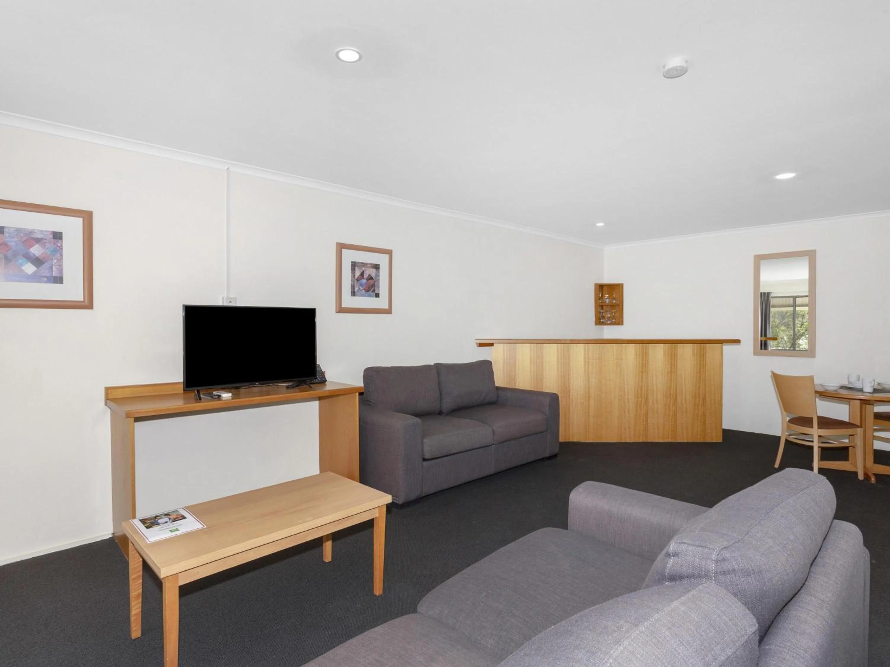 Bedroom in ibis Styles Canberra Eagle Hawk